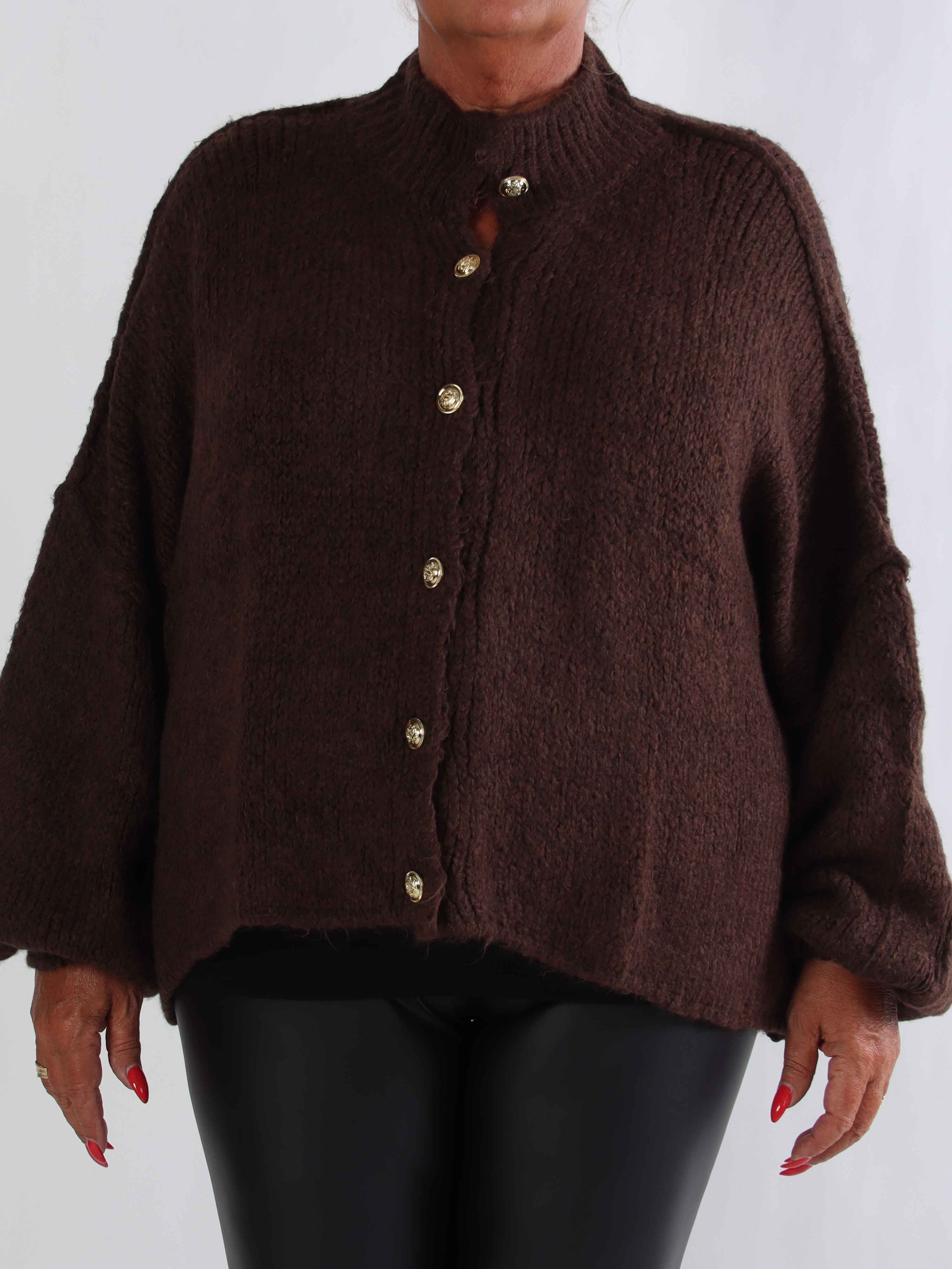 Olrun - Plus size strikcardigan med ballonærmer og guld knapper