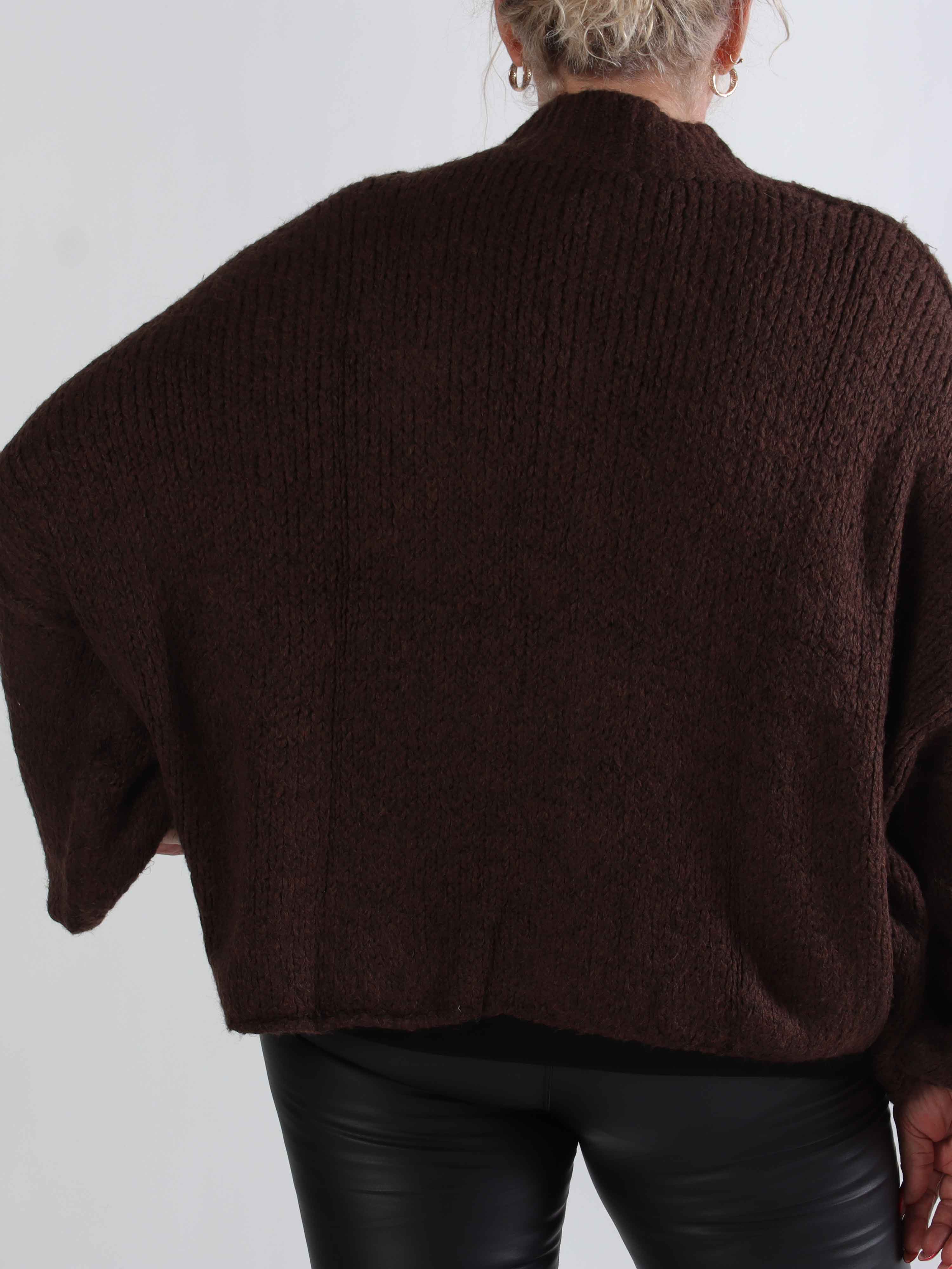 Olrun - Plus size strikcardigan med ballonærmer og guld knapper