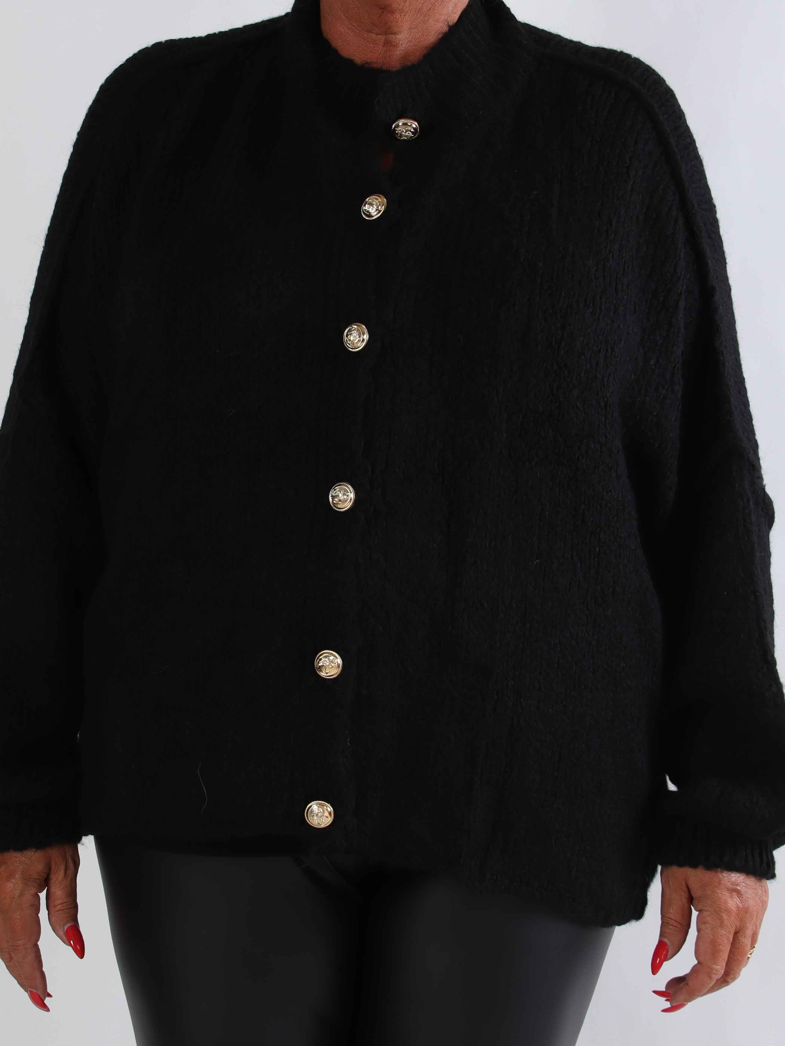 Olrun - Plus size strikcardigan med ballonærmer og guld knapper