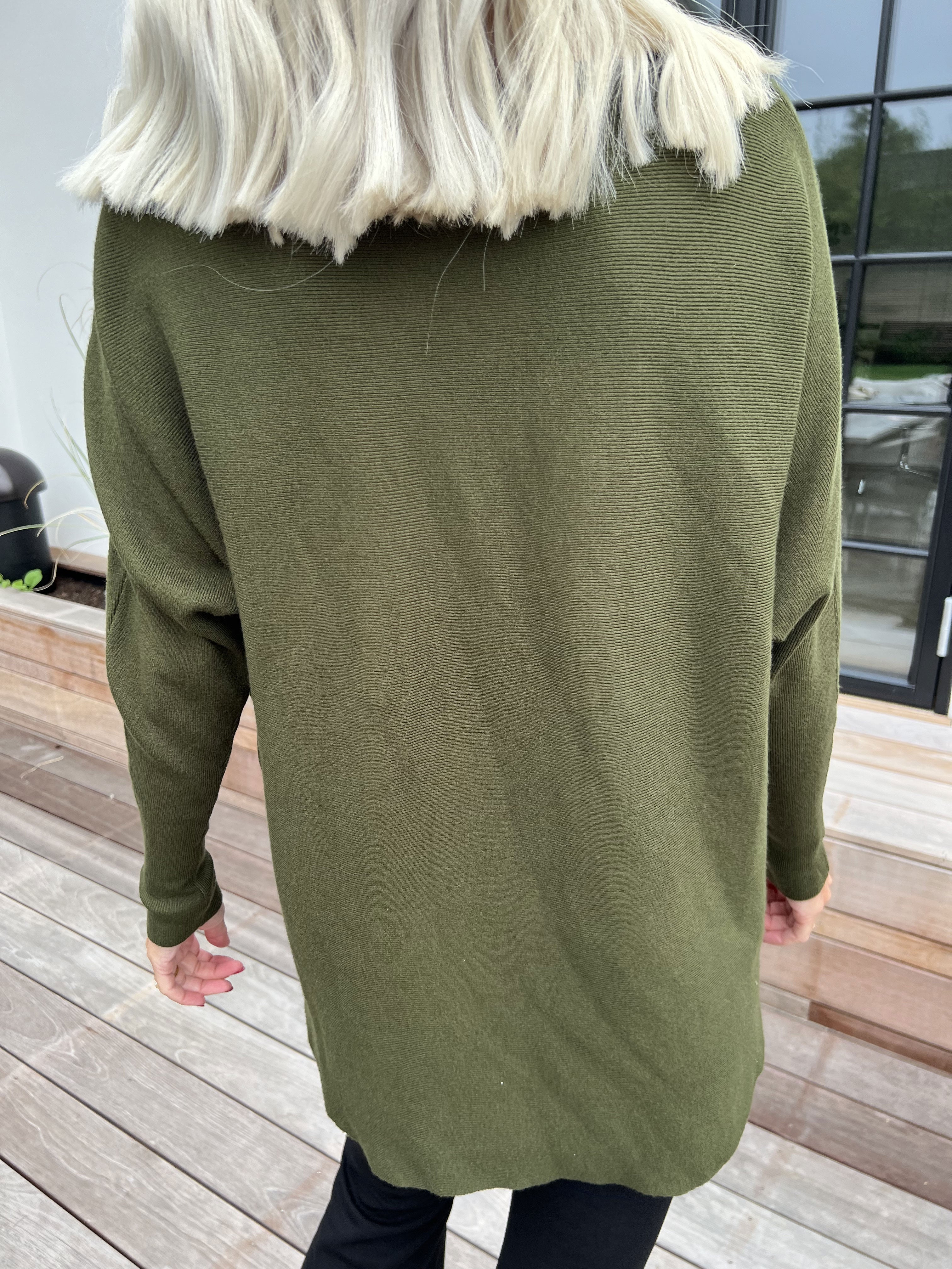 Orion - Blød strik med uld pyntet med fine similisten