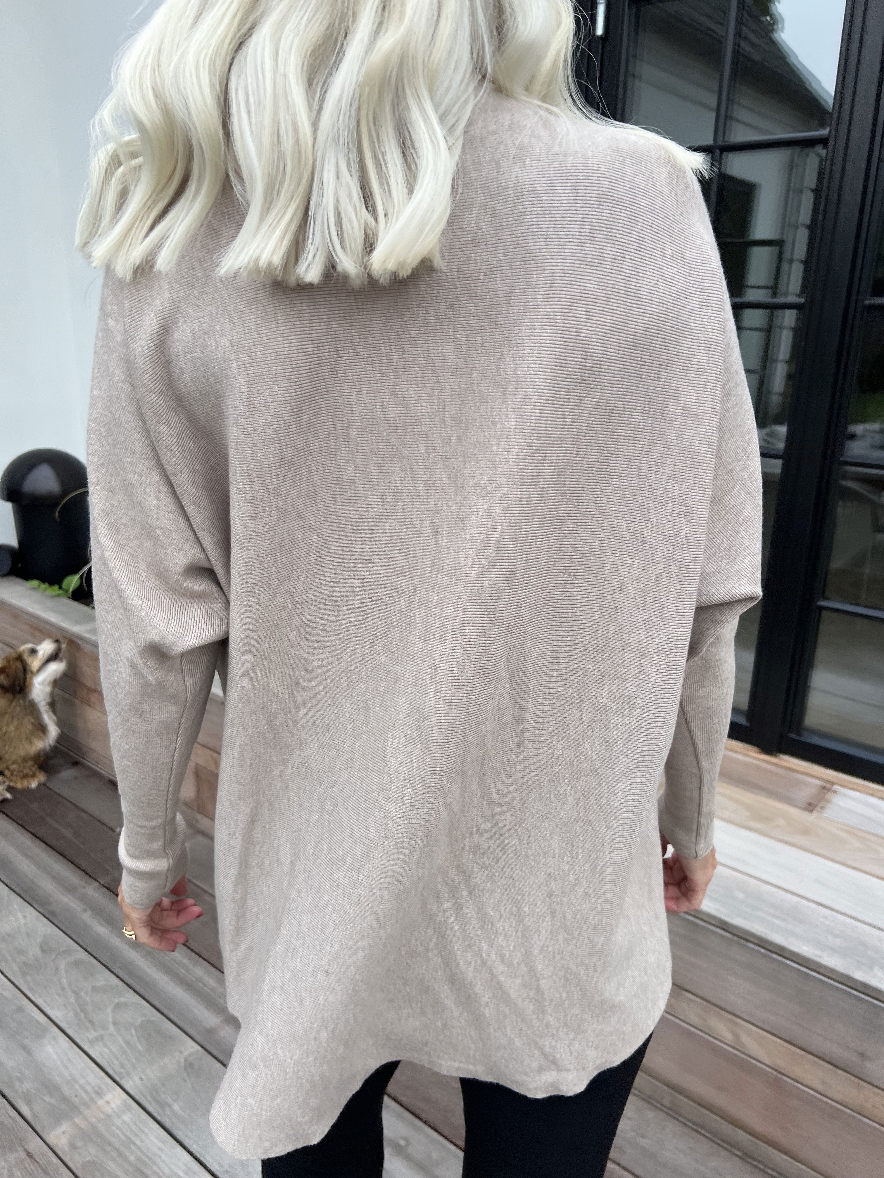 Orion - Blød strik med uld pyntet med fine similisten