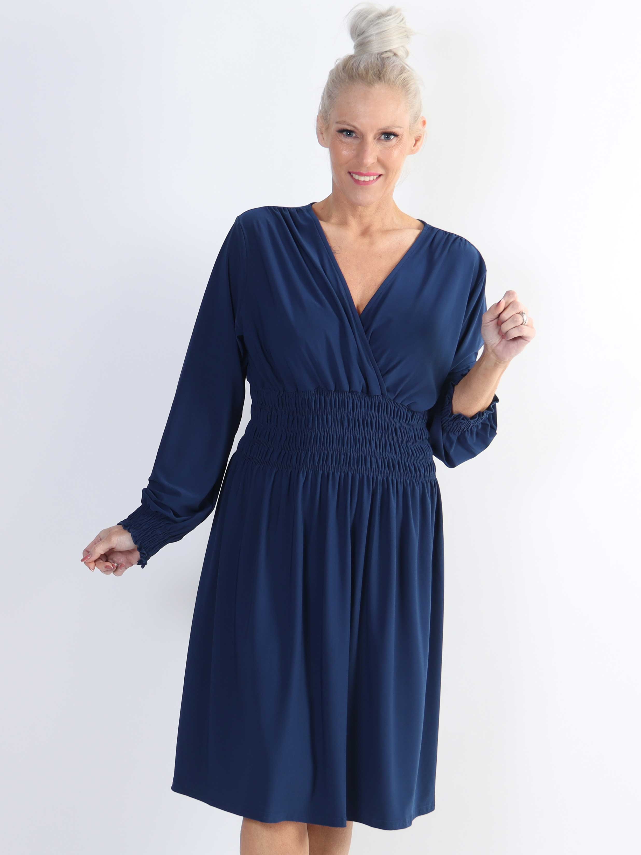 Pams Plain Short L/S - Elastisk plus size kjole med smock og lange ærmer