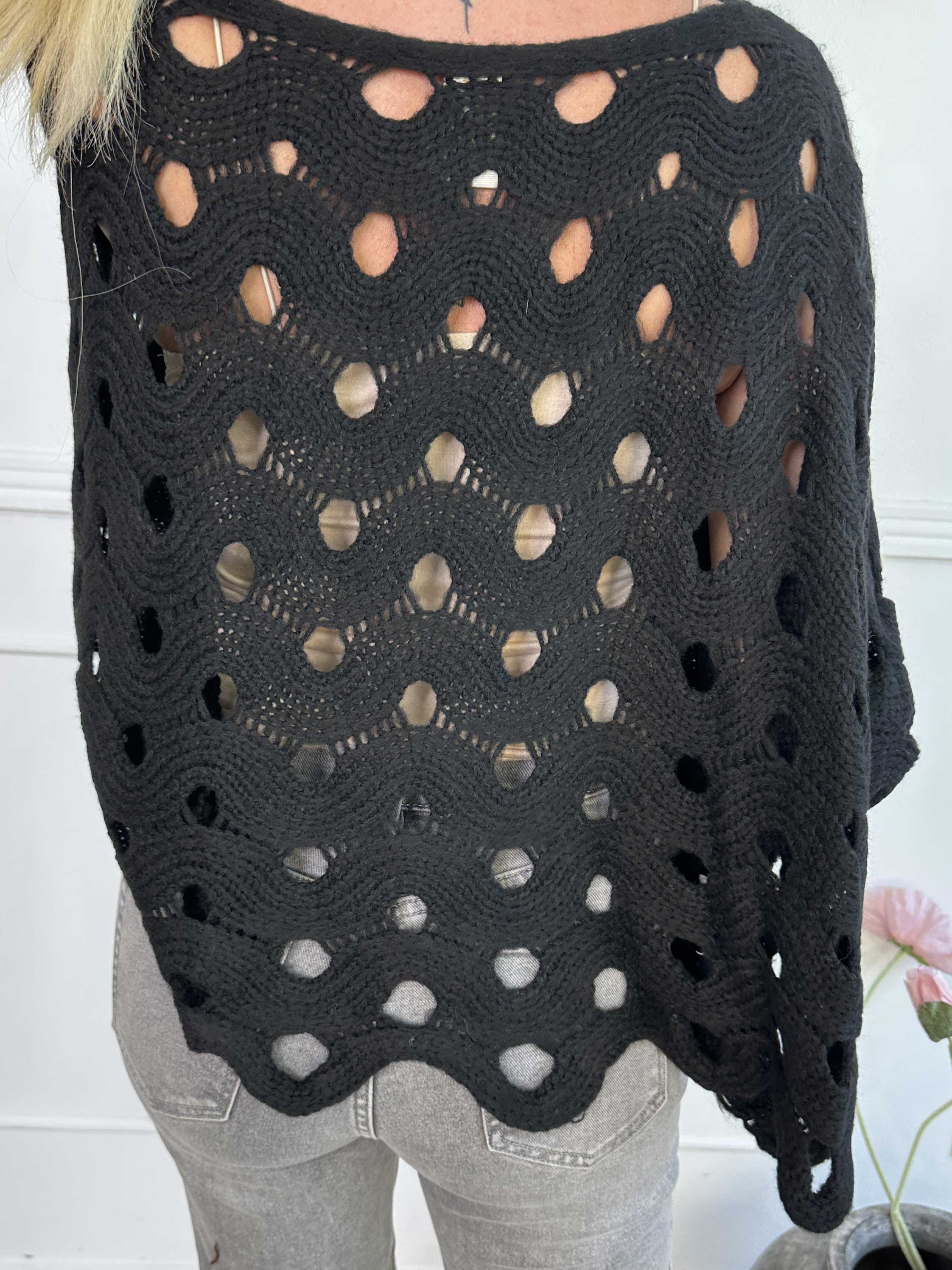 Pia - Hullet oversized strik med flagermus ærmer