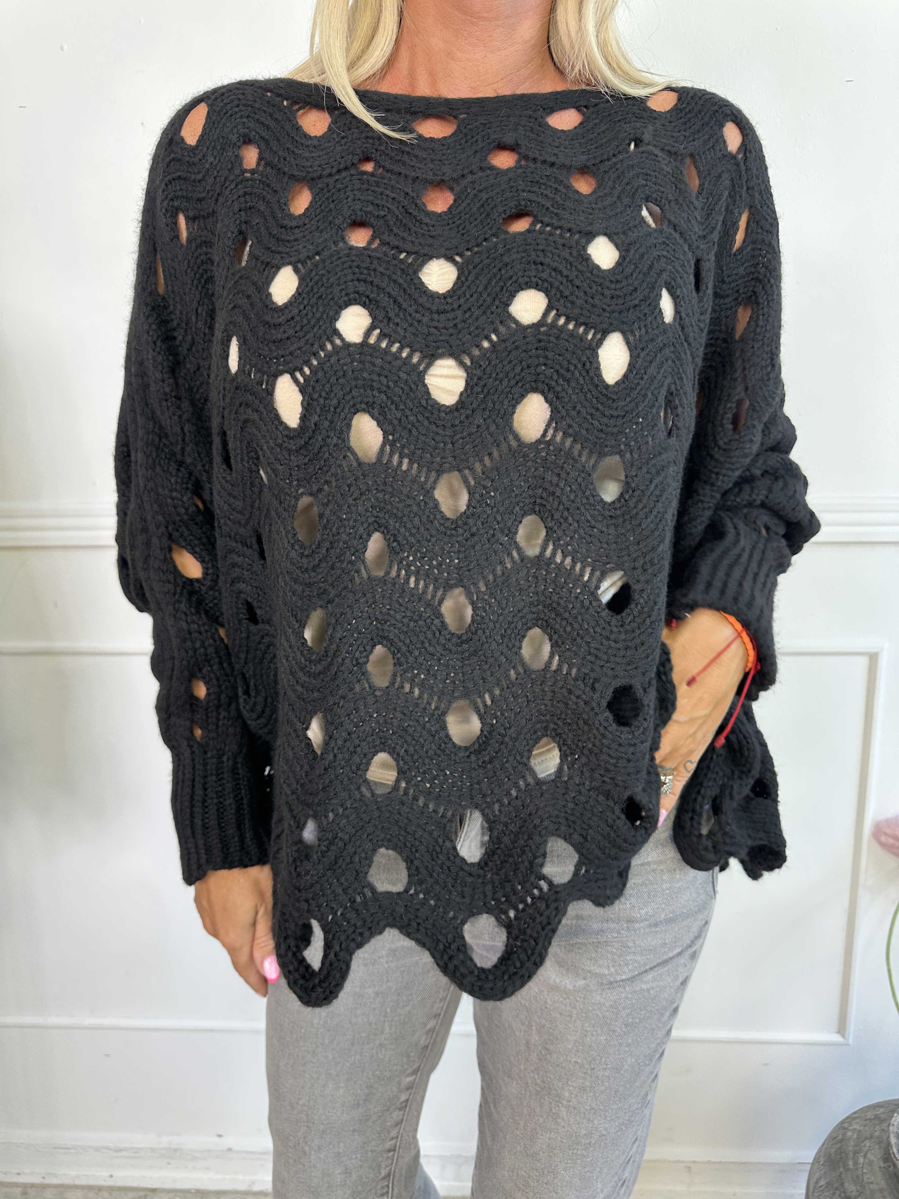 Pia - Hullet oversized strik med flagermus ærmer