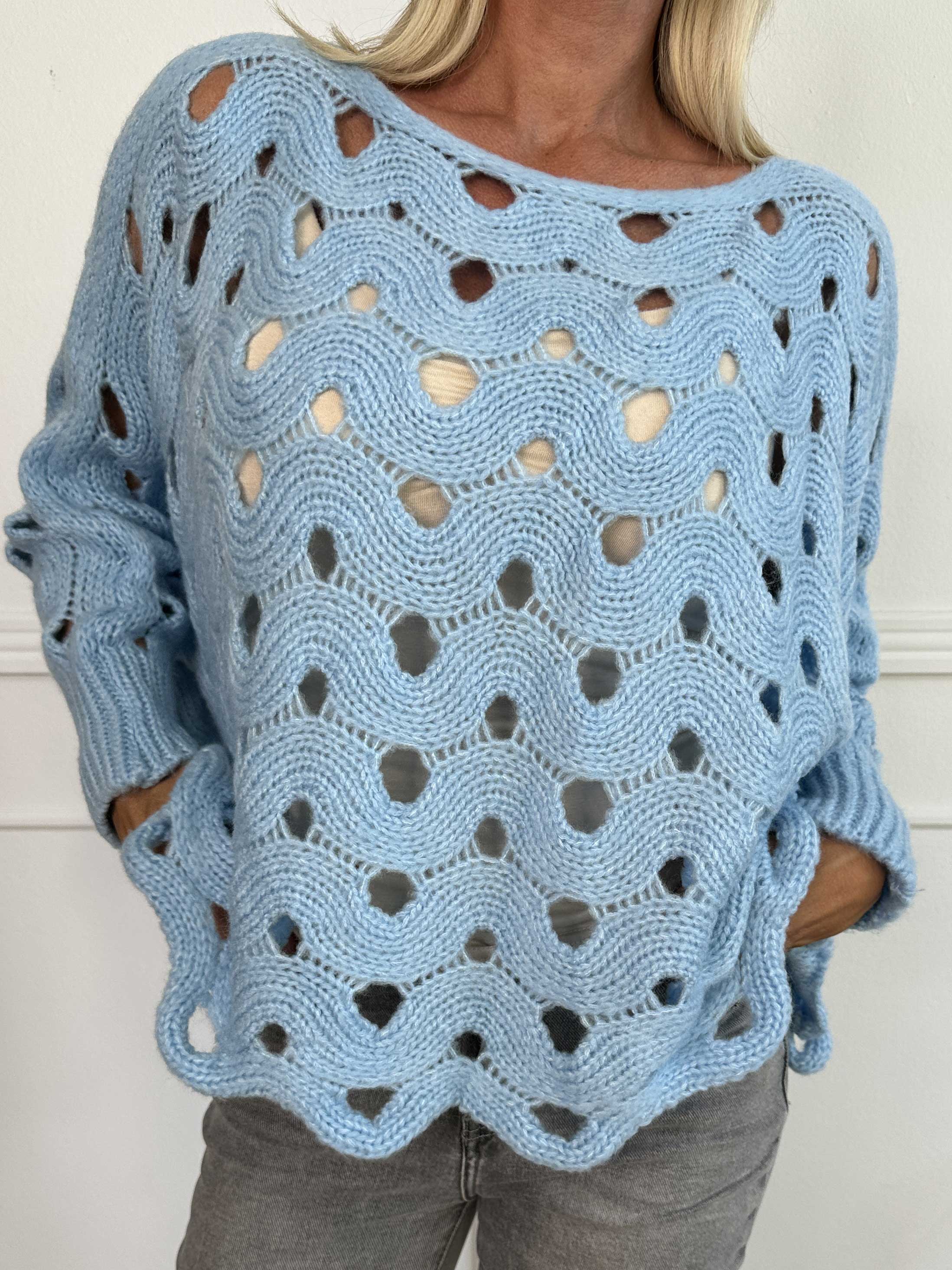 Pia - Hullet oversized strik med flagermus ærmer