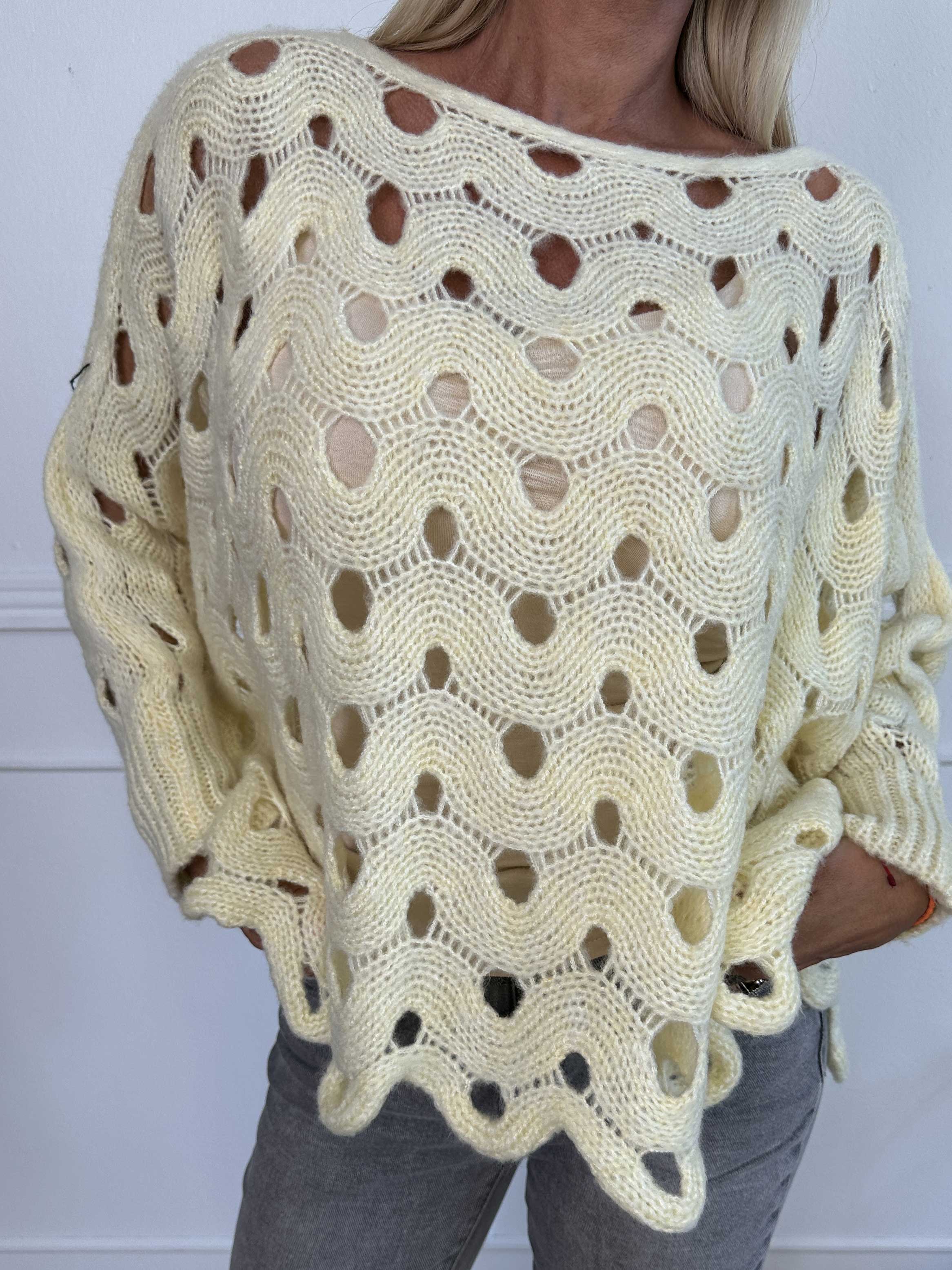 Pia - Hullet oversized strik med flagermus ærmer