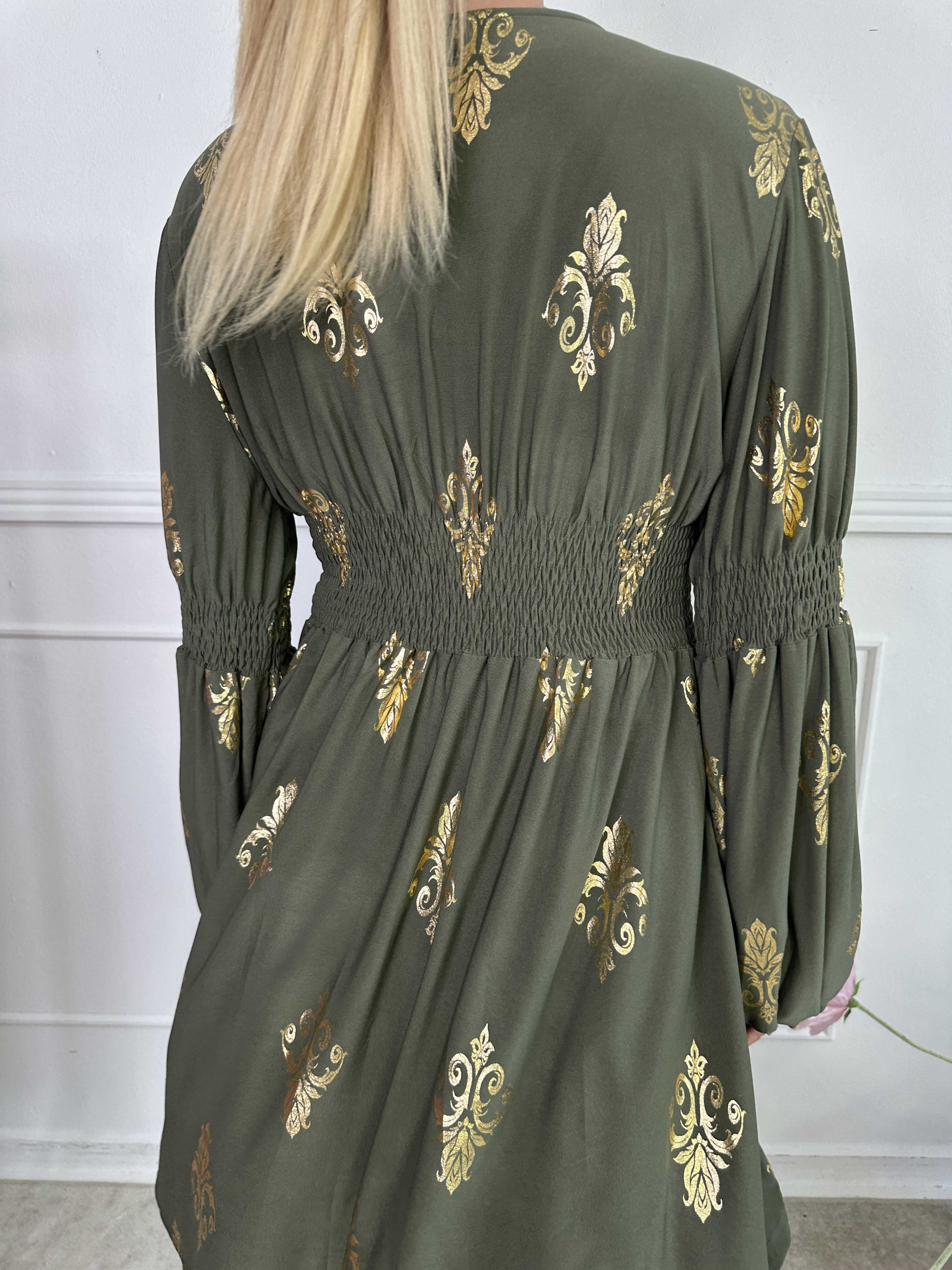 Paige Royal Gold - Elastisk kjole med guldprint og knapper ved brystet