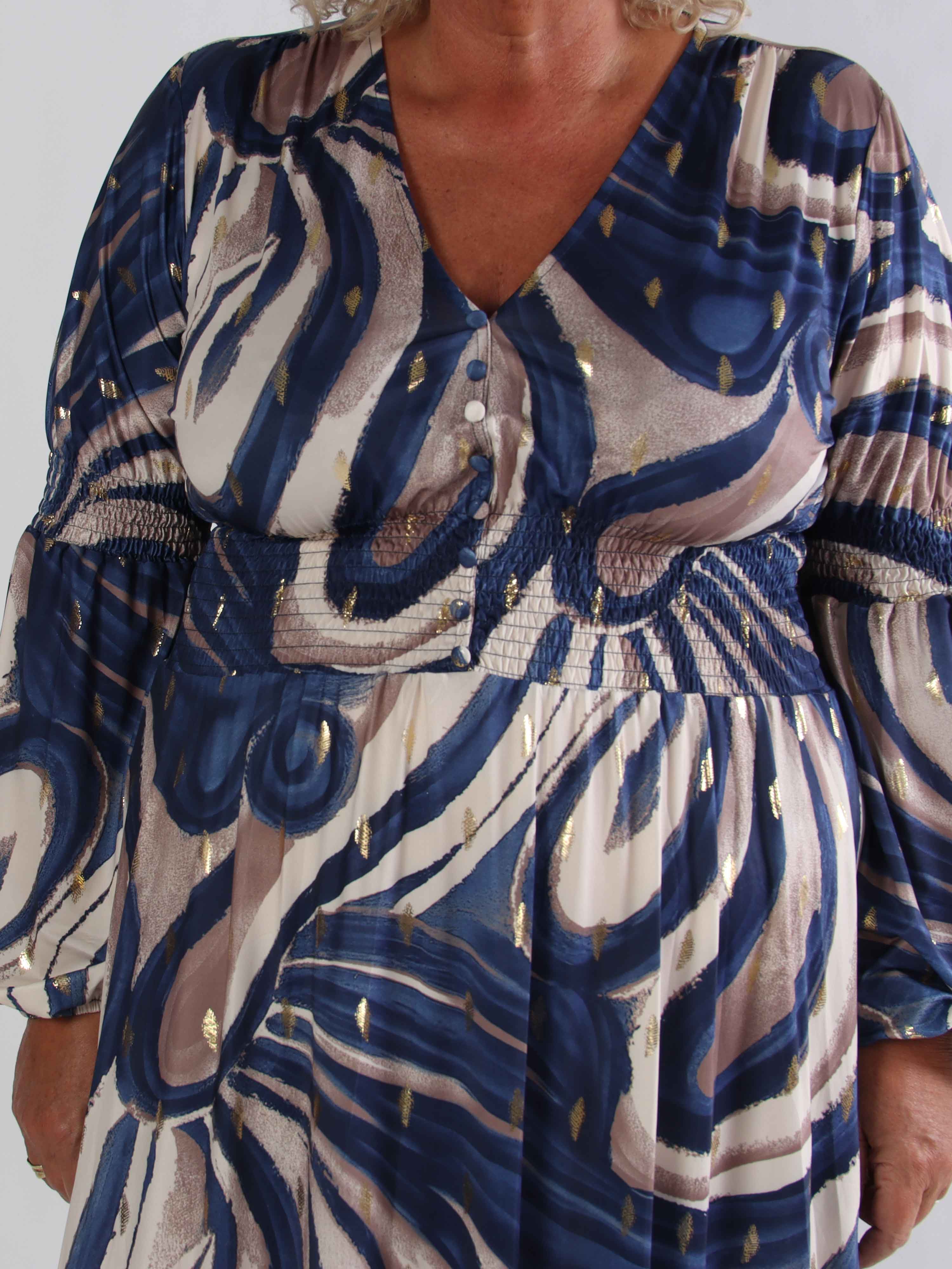 Paige Swirls - Elastisk plus size kjole med smock og knapper ved brystet