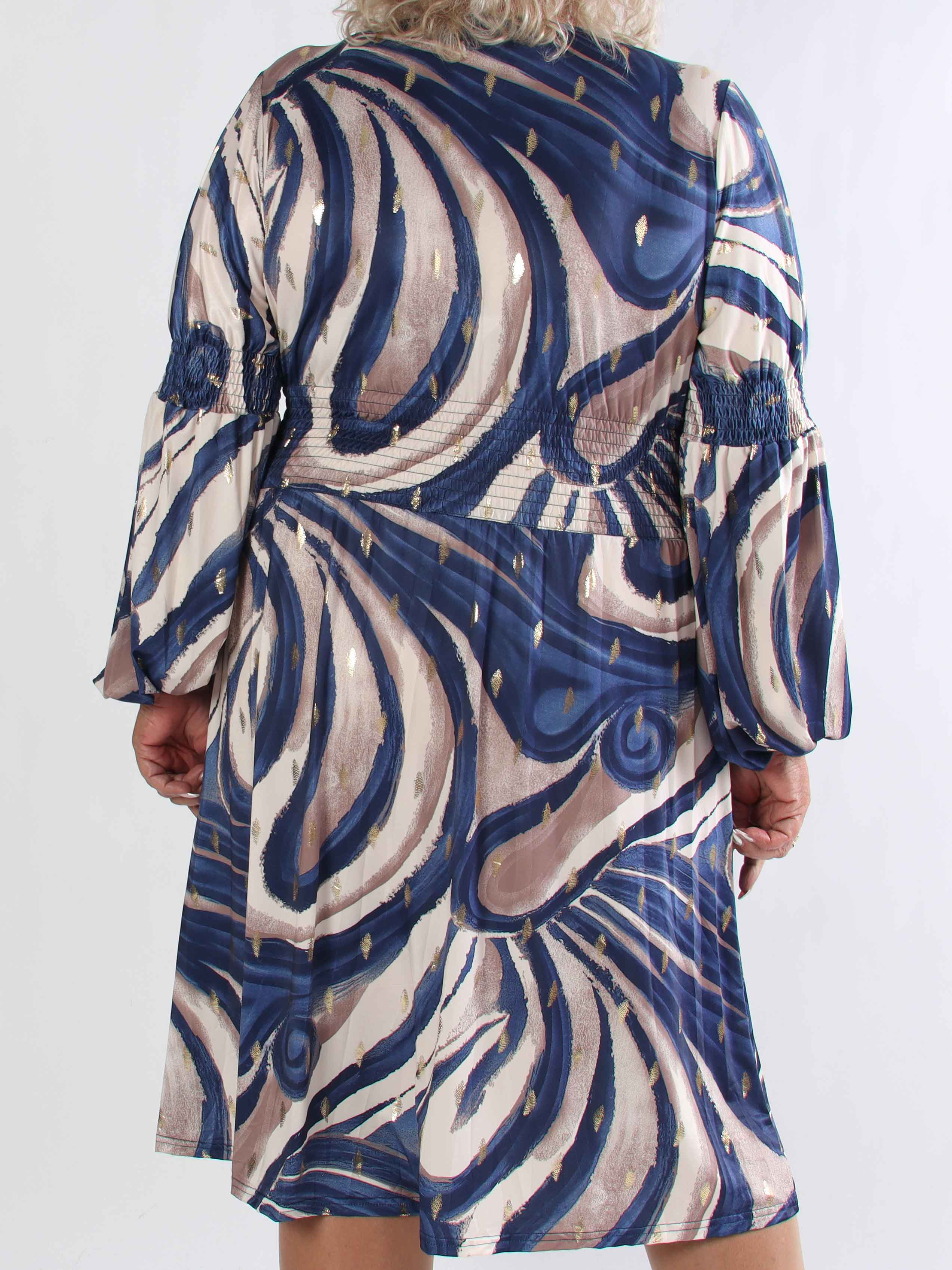 Paige Swirls - Elastisk plus size kjole med smock og knapper ved brystet