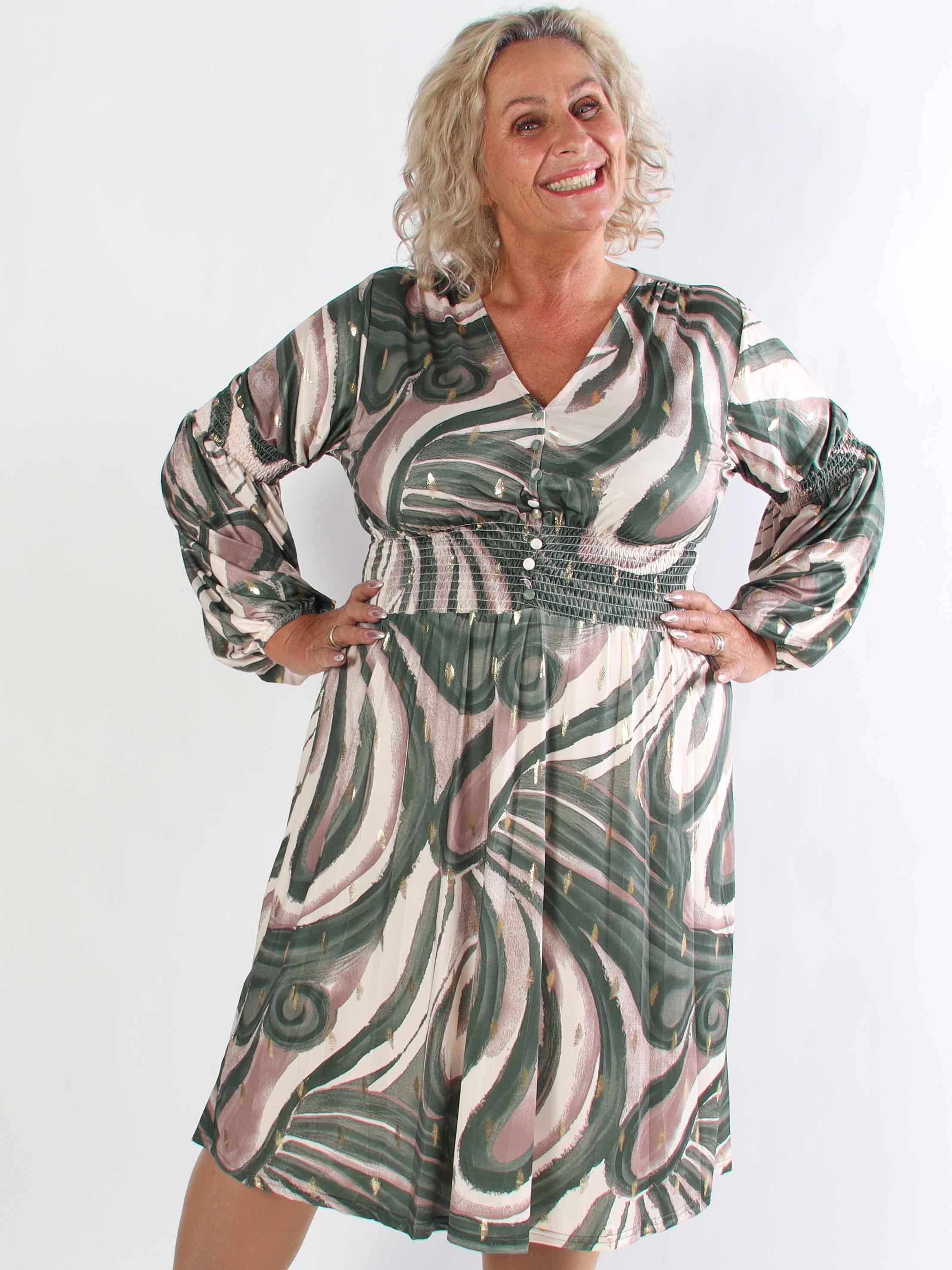 Paige Swirls - Elastisk plus size kjole med smock og knapper ved brystet