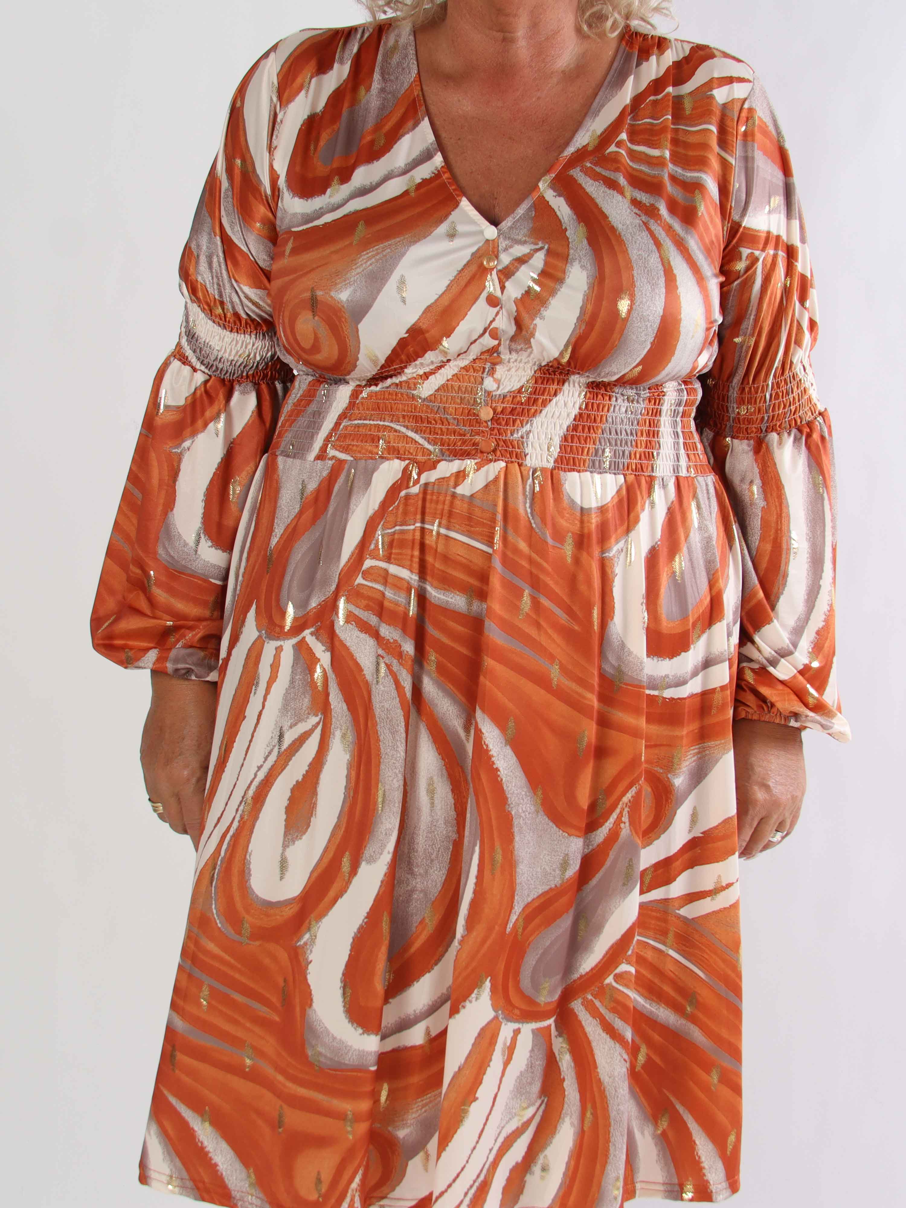 Paige Swirls - Elastisk plus size kjole med smock og knapper ved brystet