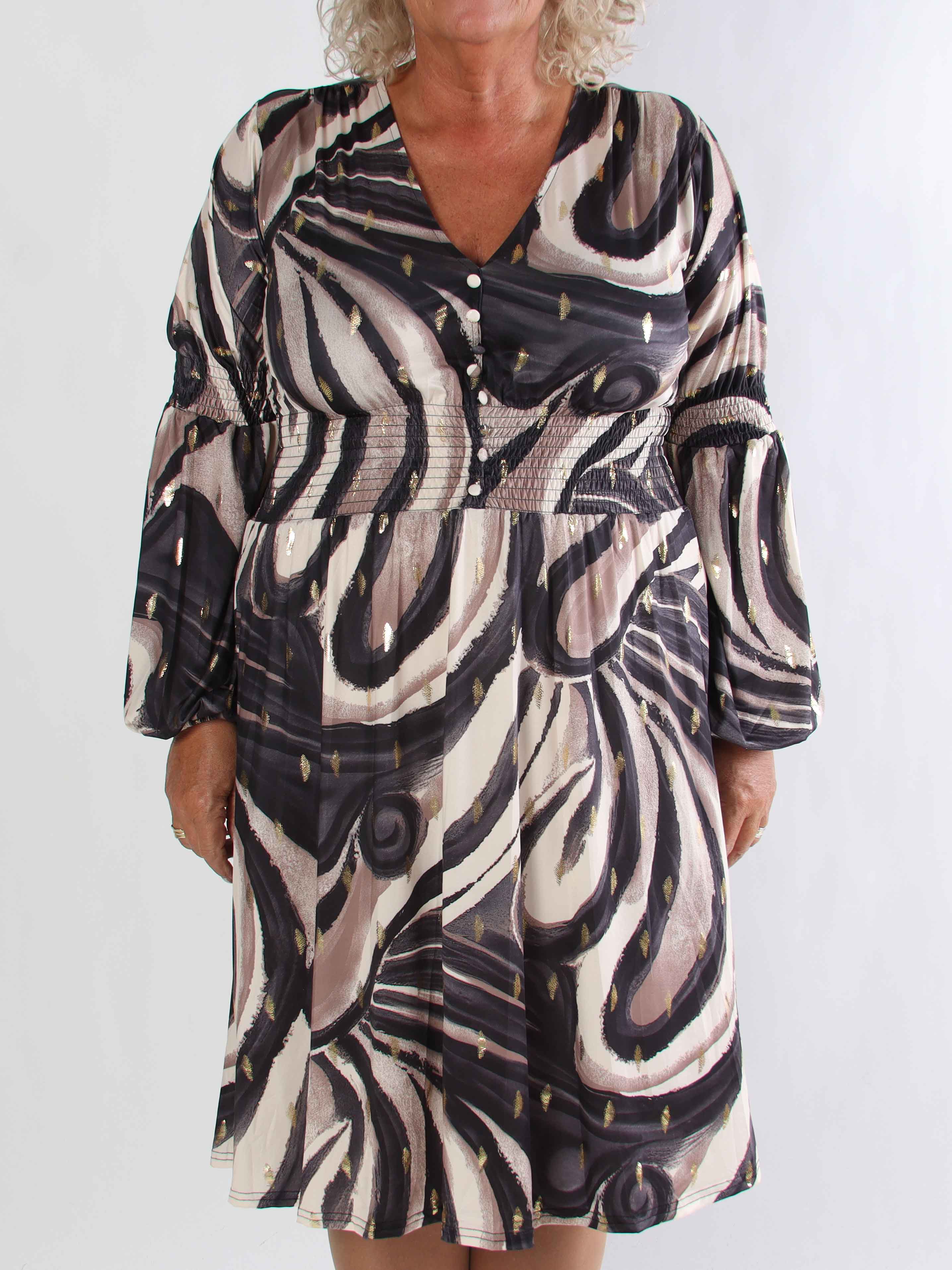 Paige Swirls - Elastisk plus size kjole med smock og knapper ved brystet