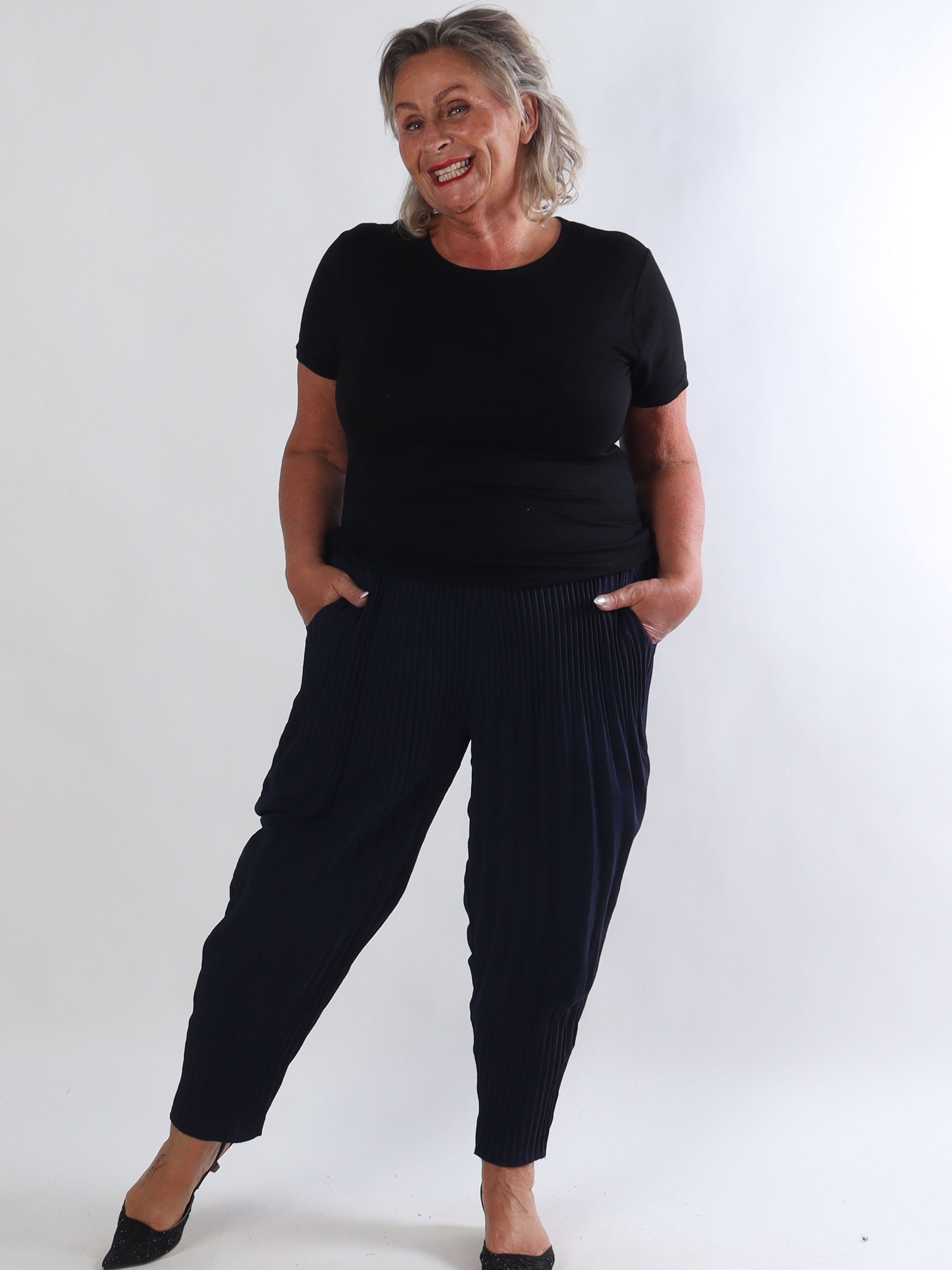 Paja - Plus size plisserede bukser med elastikkant i livet