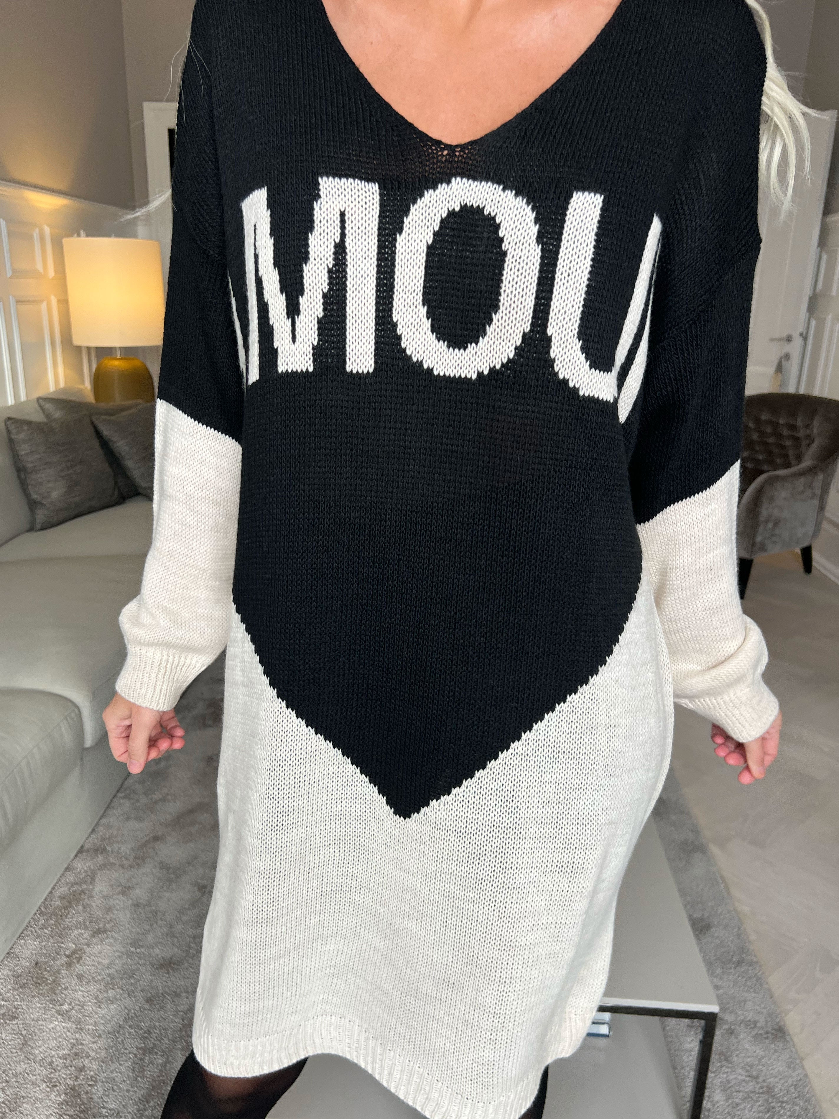 Palermo - Tofarvet strikkjole med amour stående