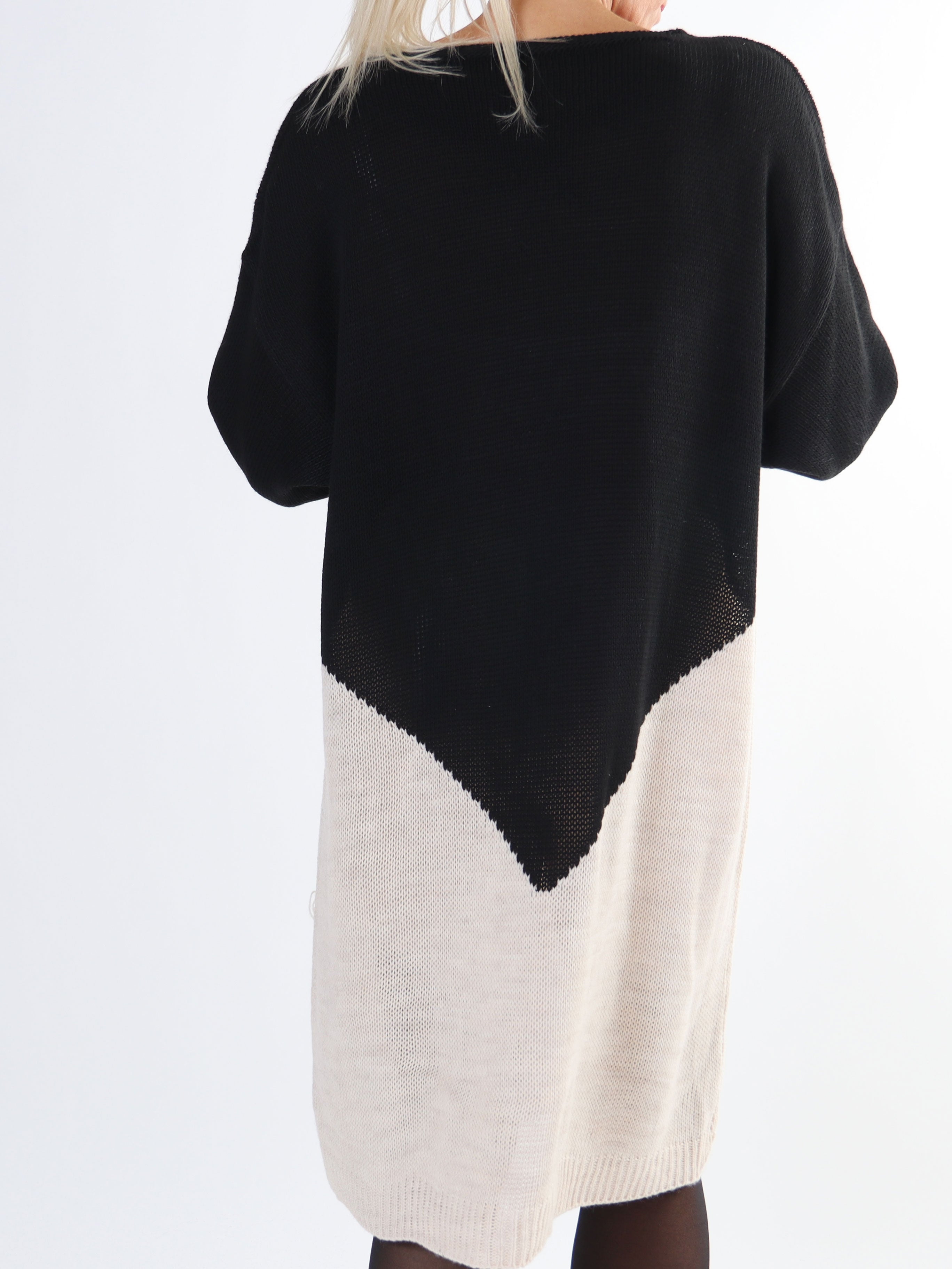 Palermo - Tofarvet plus size strikkjole med amour stående