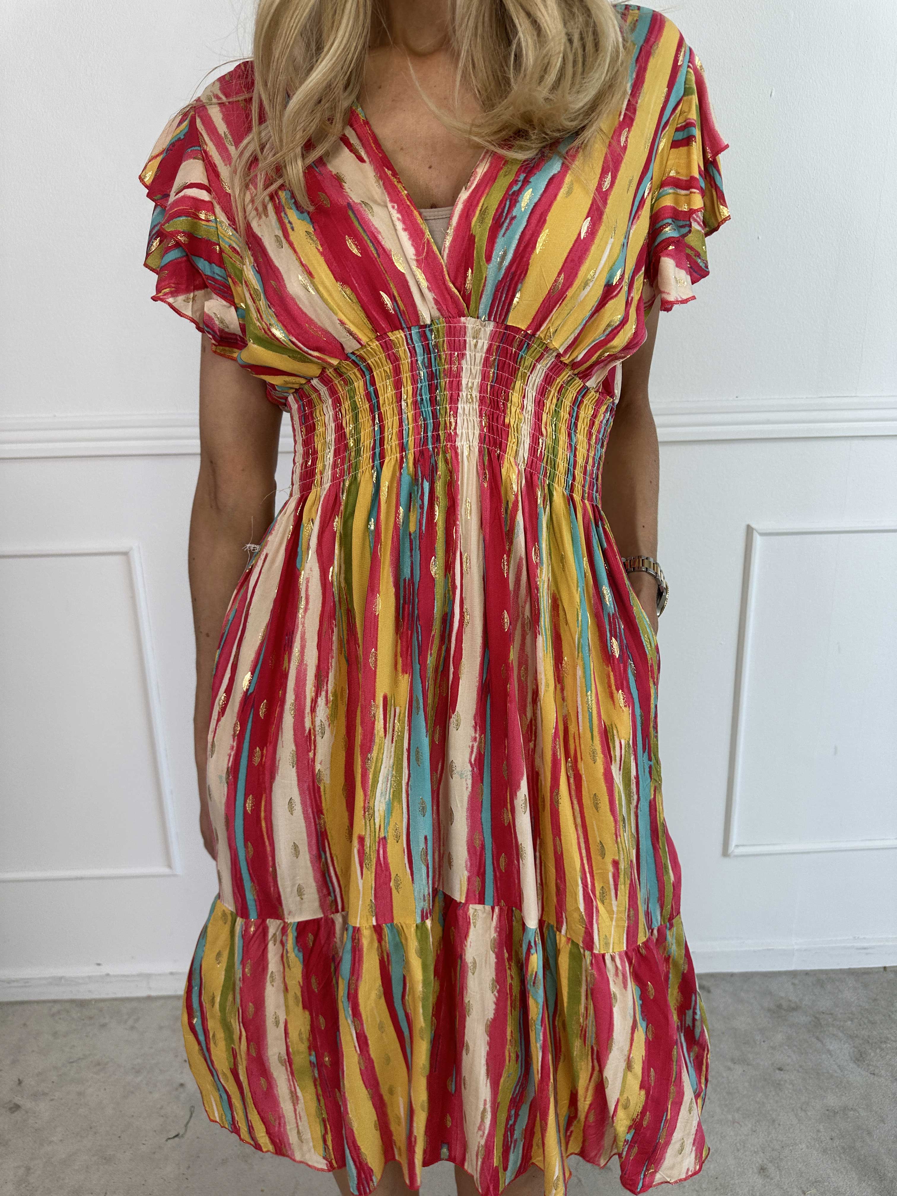 Palina Stripe Short - Sød stribet kjole i viskose med gulddetaljer