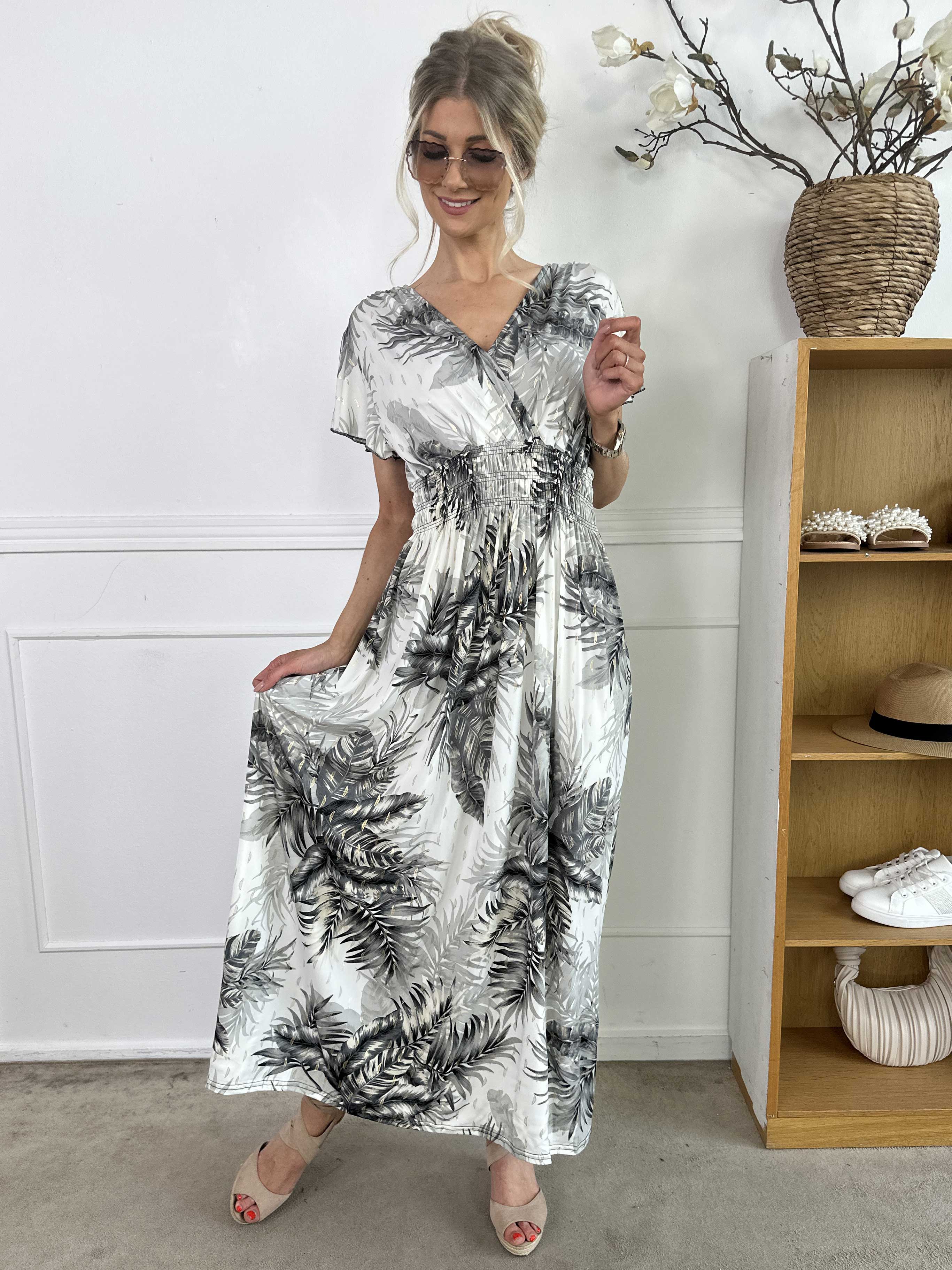 Palma - Lang elastisk kjole med blade og flæseærmer