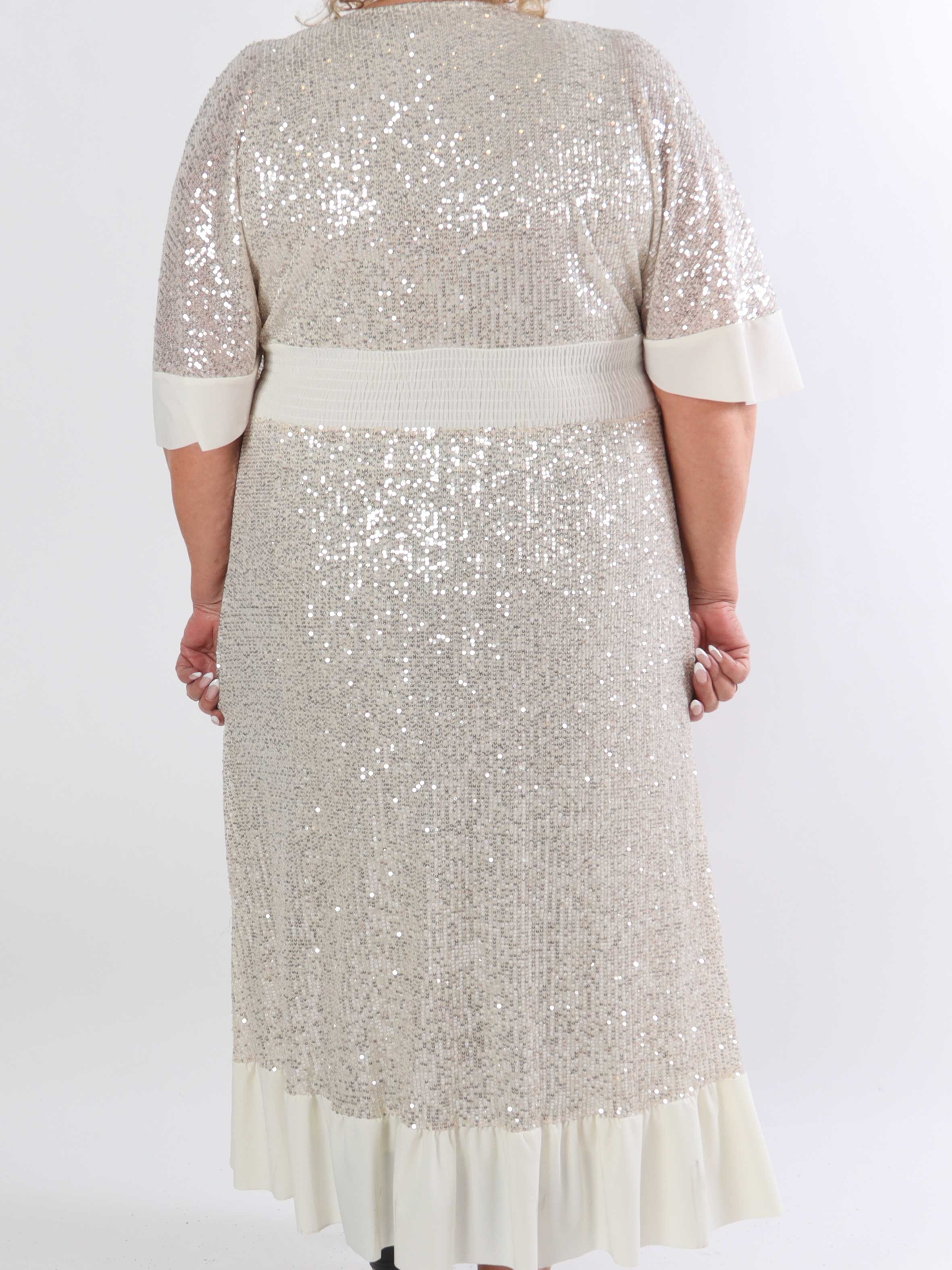 Pamela Glitter - Lang plus size pailletkjole med flæser og smock