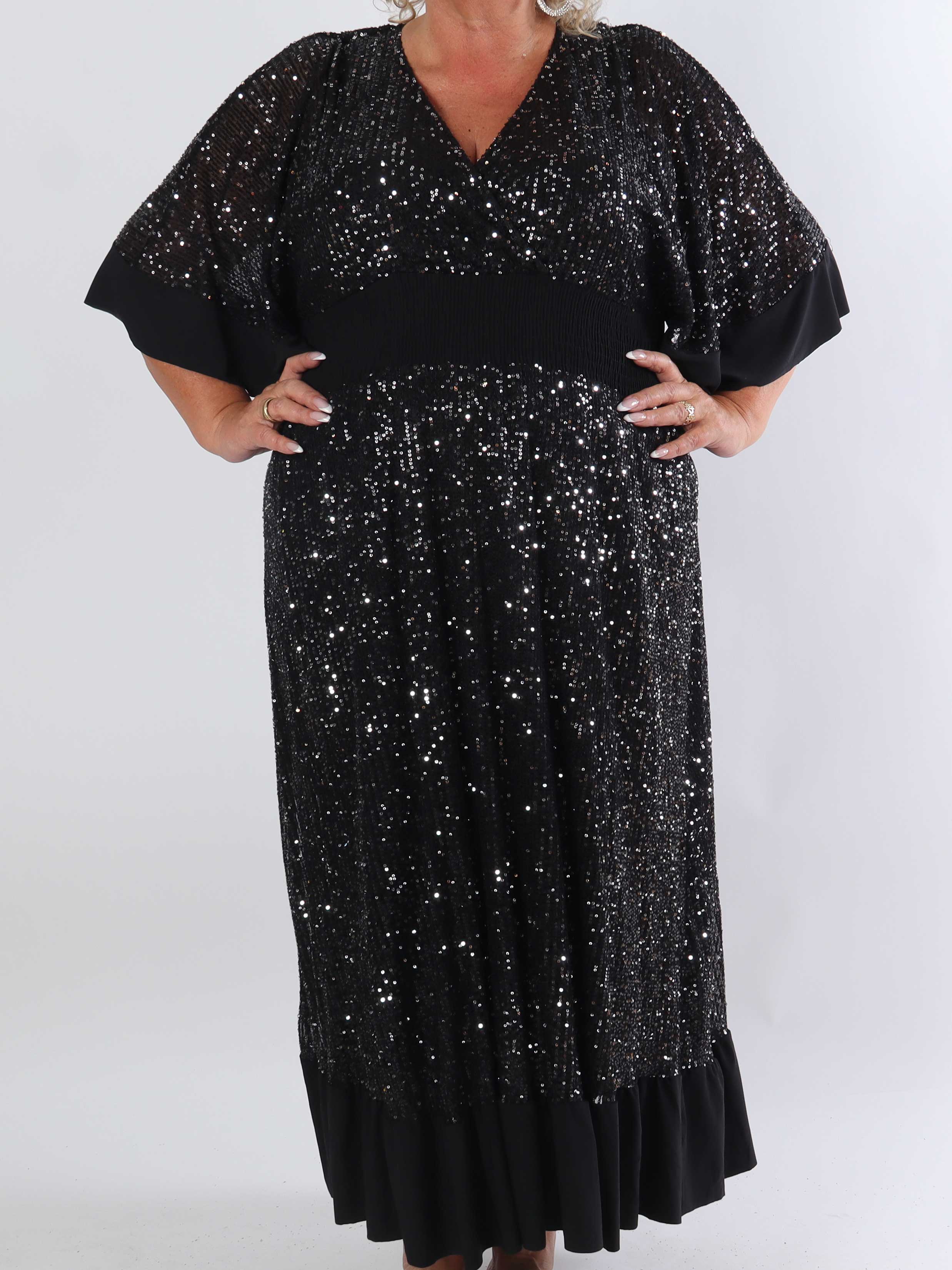 Pamela Glitter - Lang plus size pailletkjole med flæser og smock