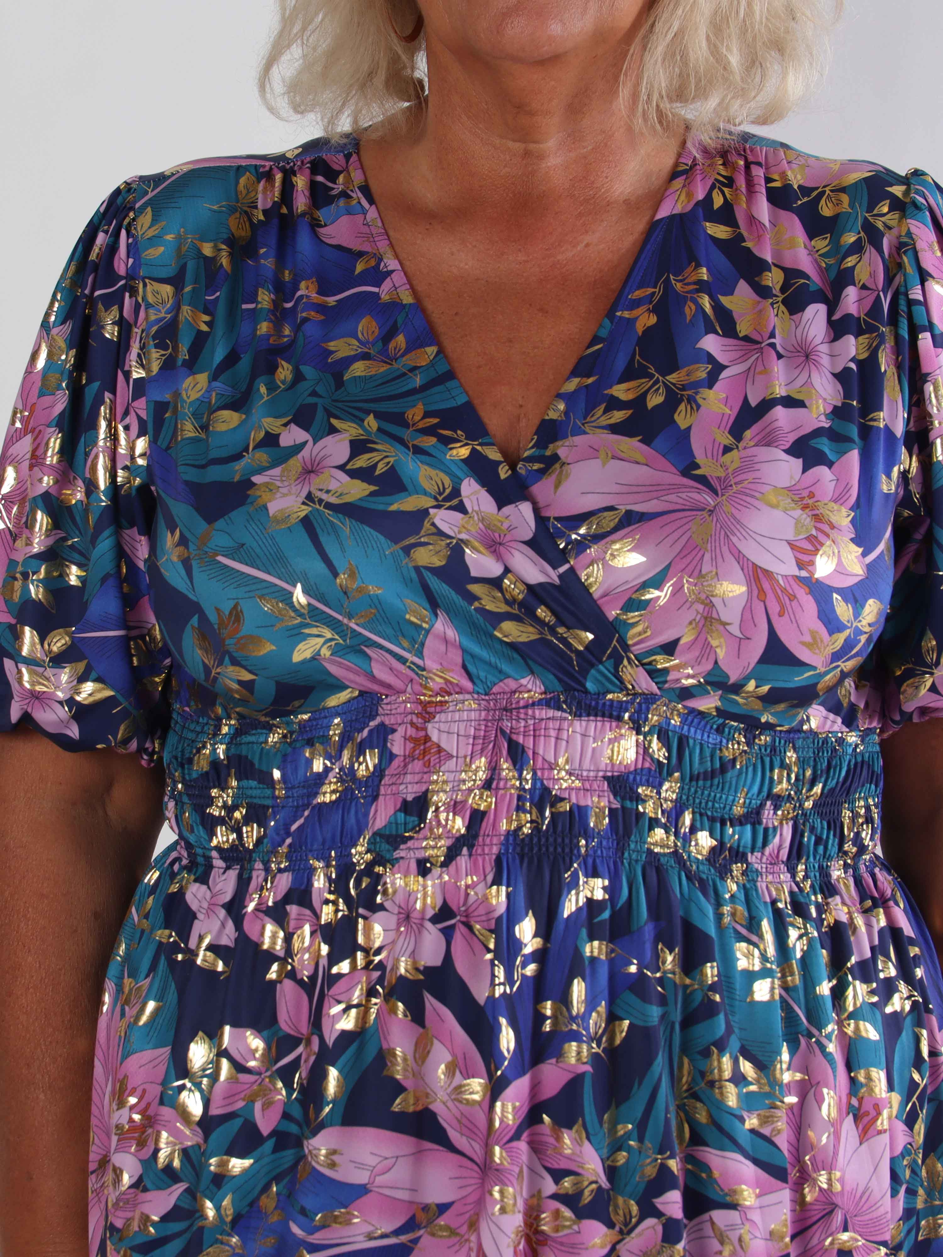 Pamina Leaf Short - Kort elastisk plus size kjole med blad motiver