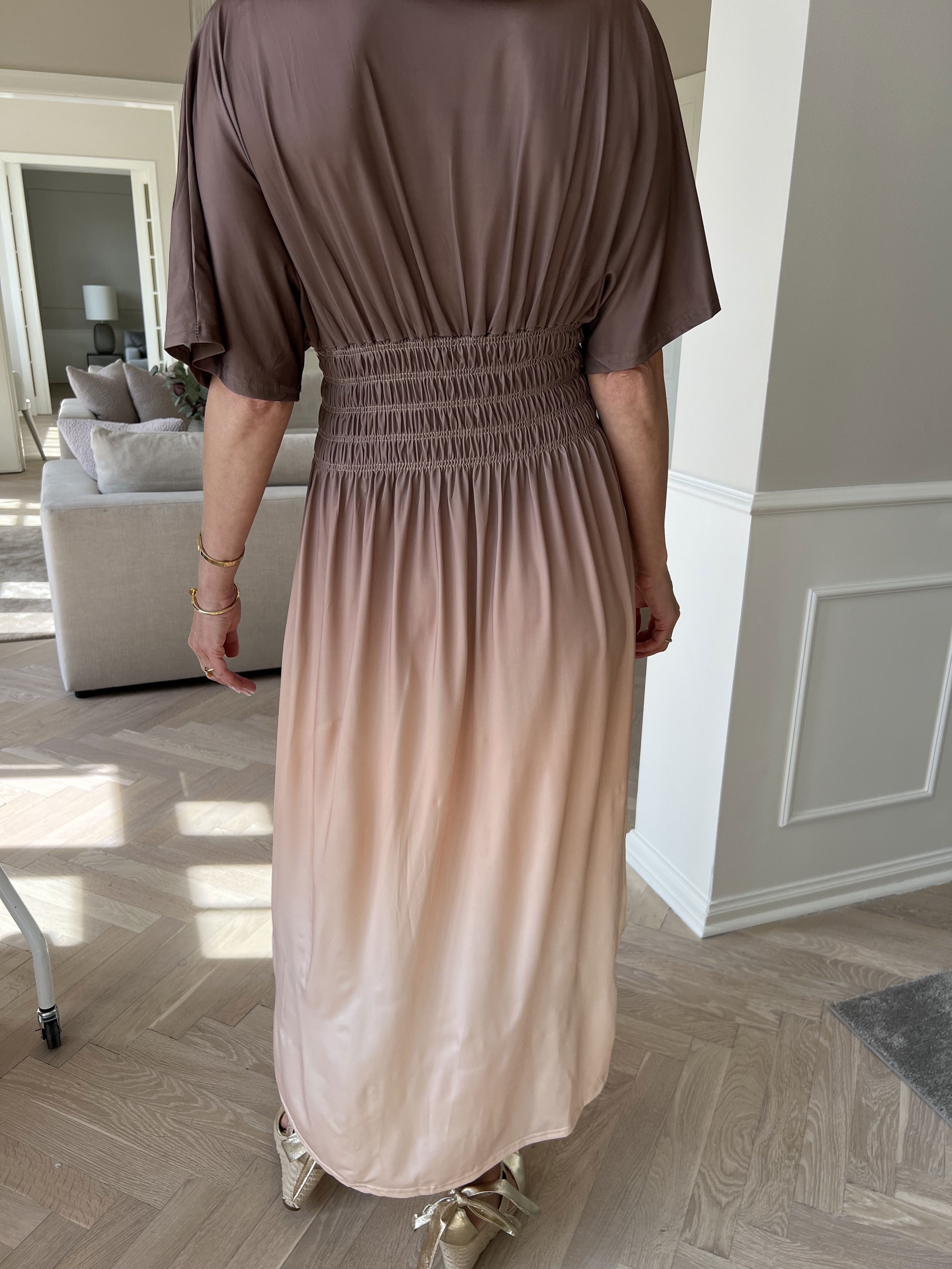 Pams Fade High-low - Elastisk flerfarvet kjole