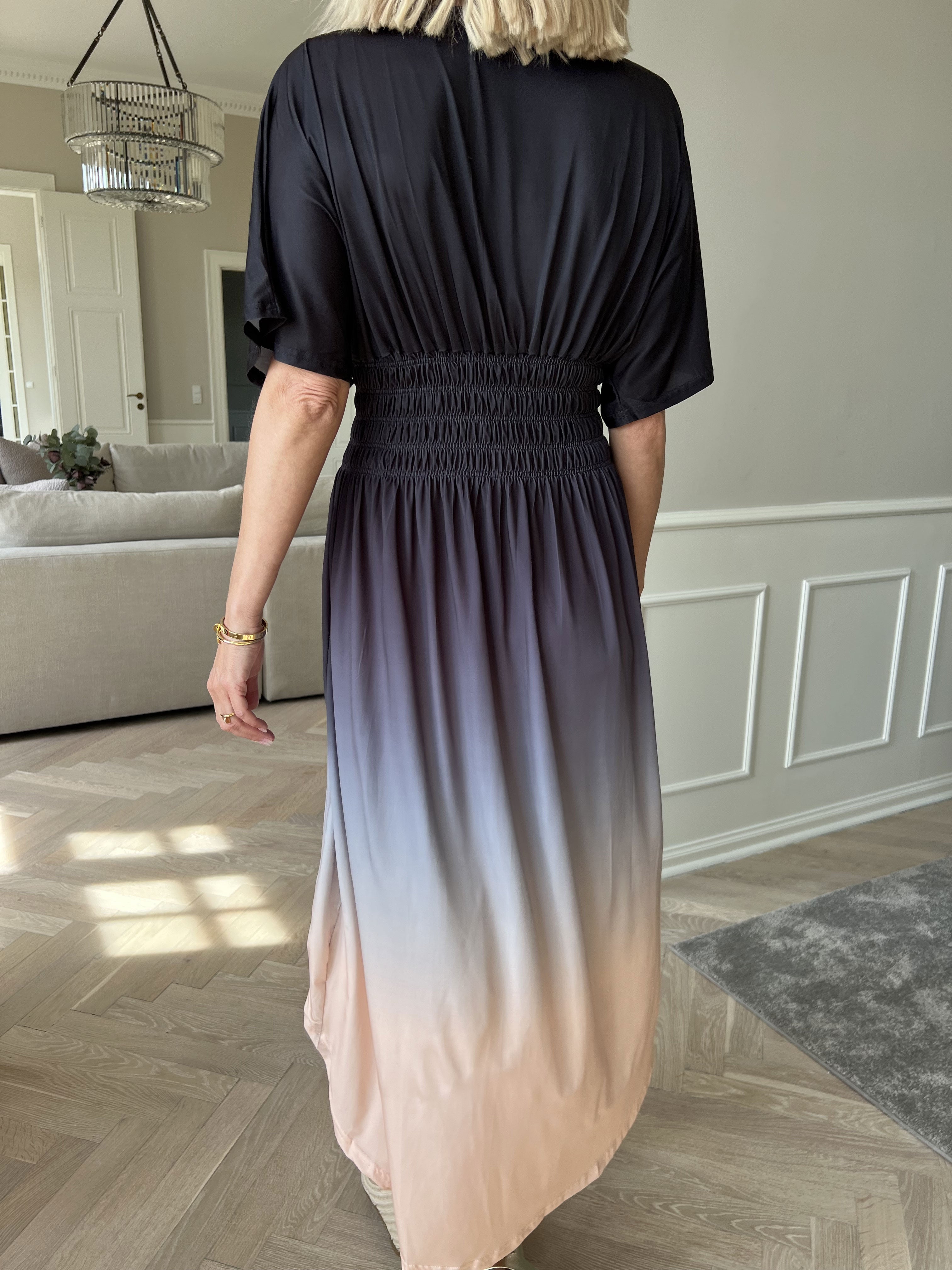 Pams Fade High-low - Elastisk flerfarvet kjole