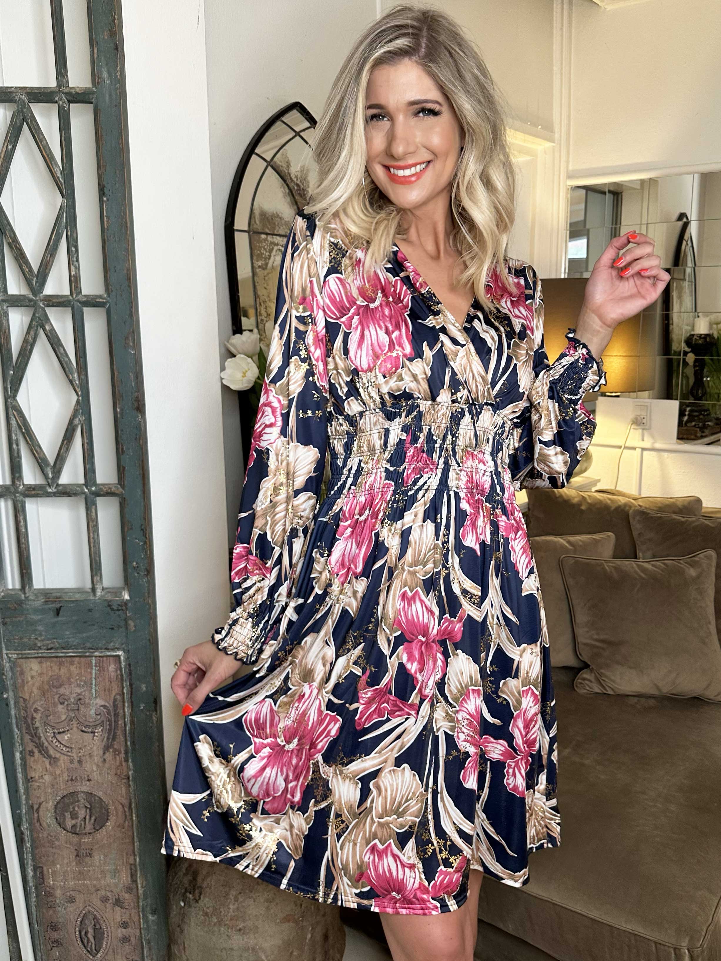 Pams Flower Short L/S - Elastisk mønstret kjole i krølfrit stof