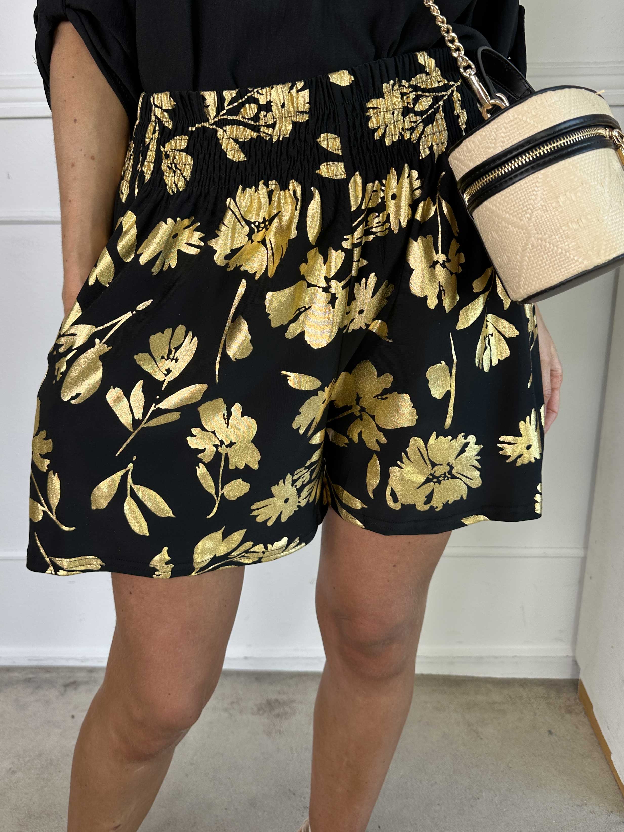 Pams Gold Flower Shorts - Elastiske shorts med guld blade