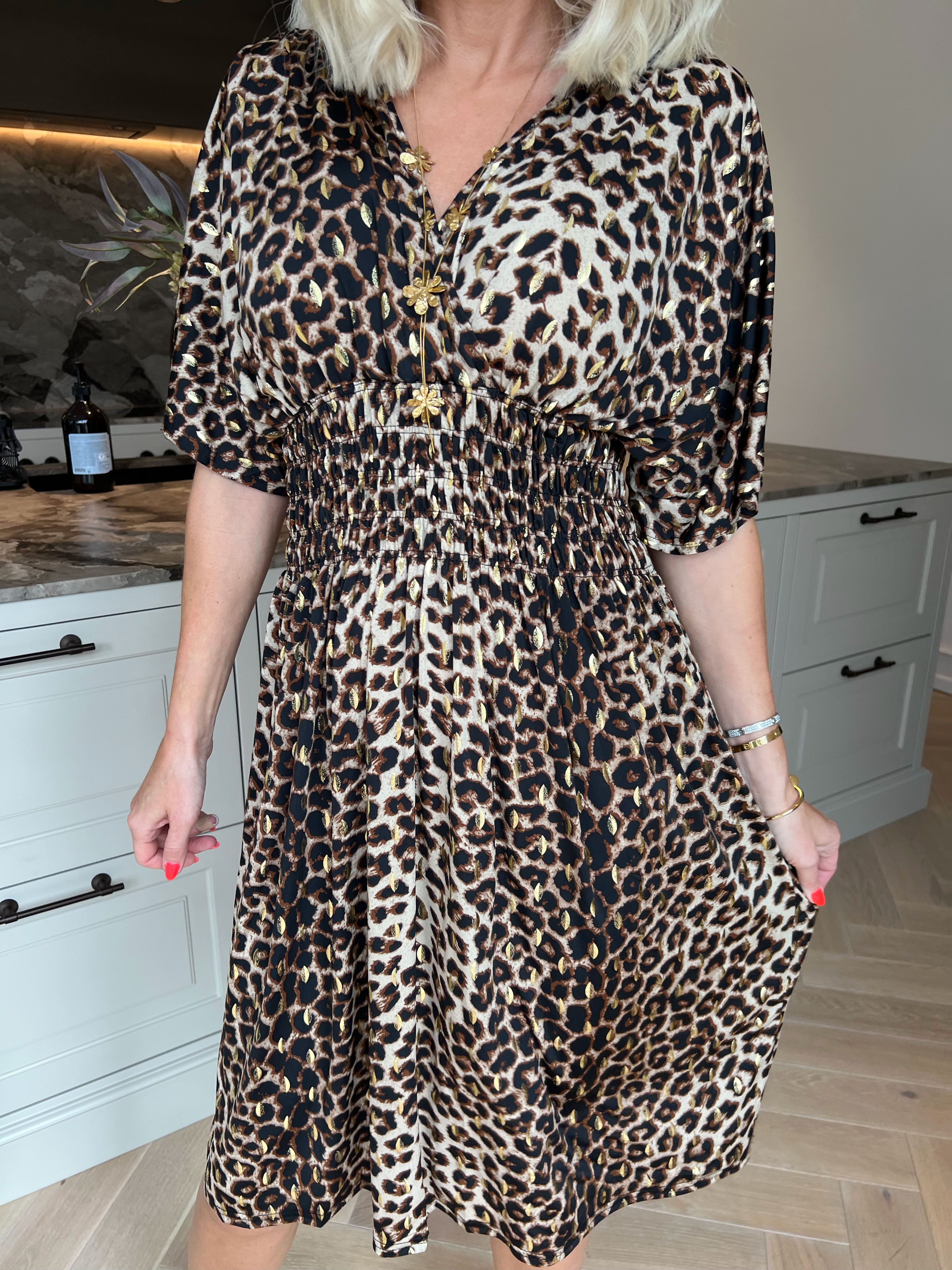 Pams Leo Short S/S - Elastisk kjole i leopardprint og guld dutter