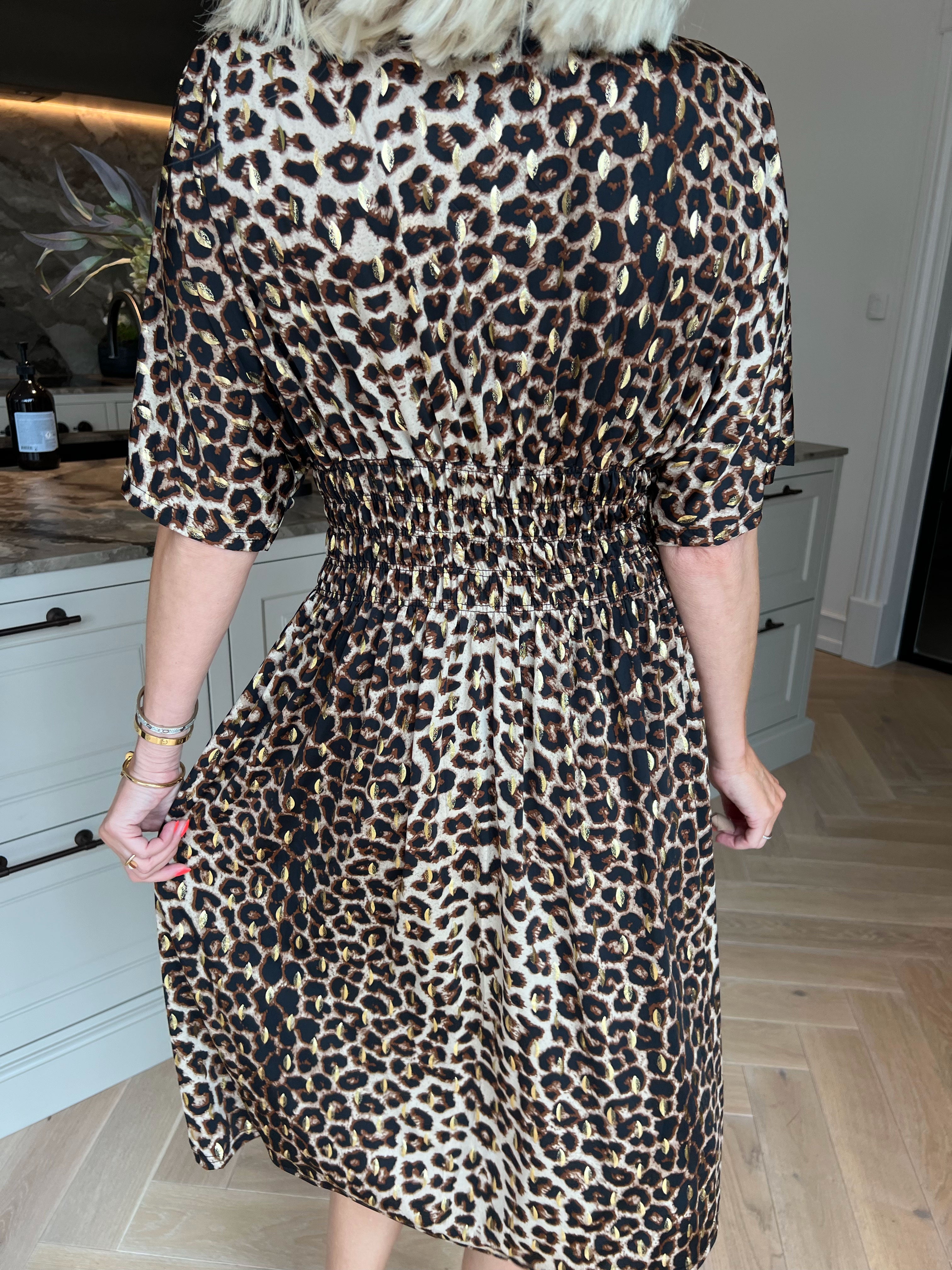 Pams Leo Short S/S - Elastisk kjole i leopardprint og guld dutter