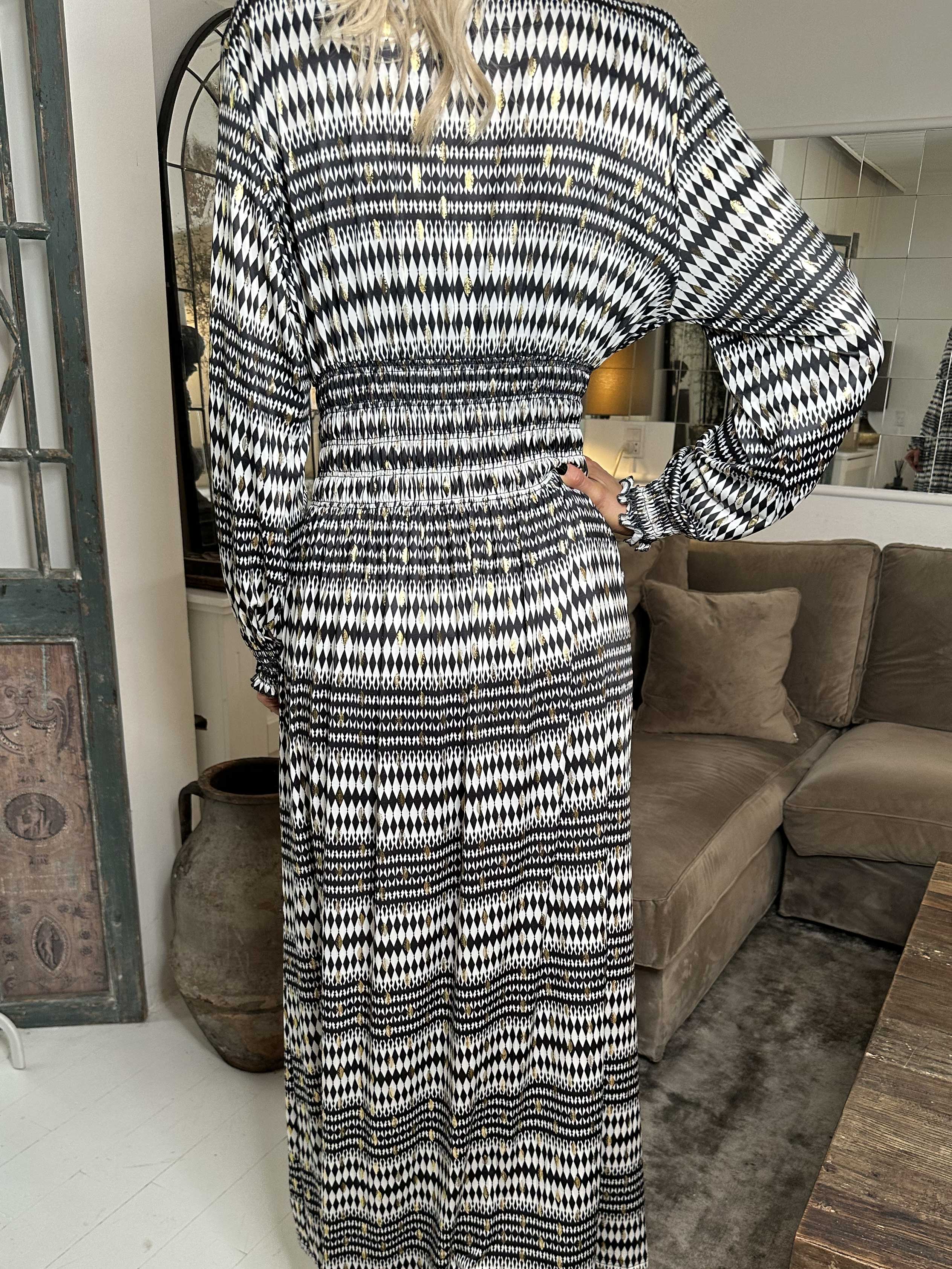 Pams Stripe L/S - Elastisk mønstret kjole med gulddetaljer