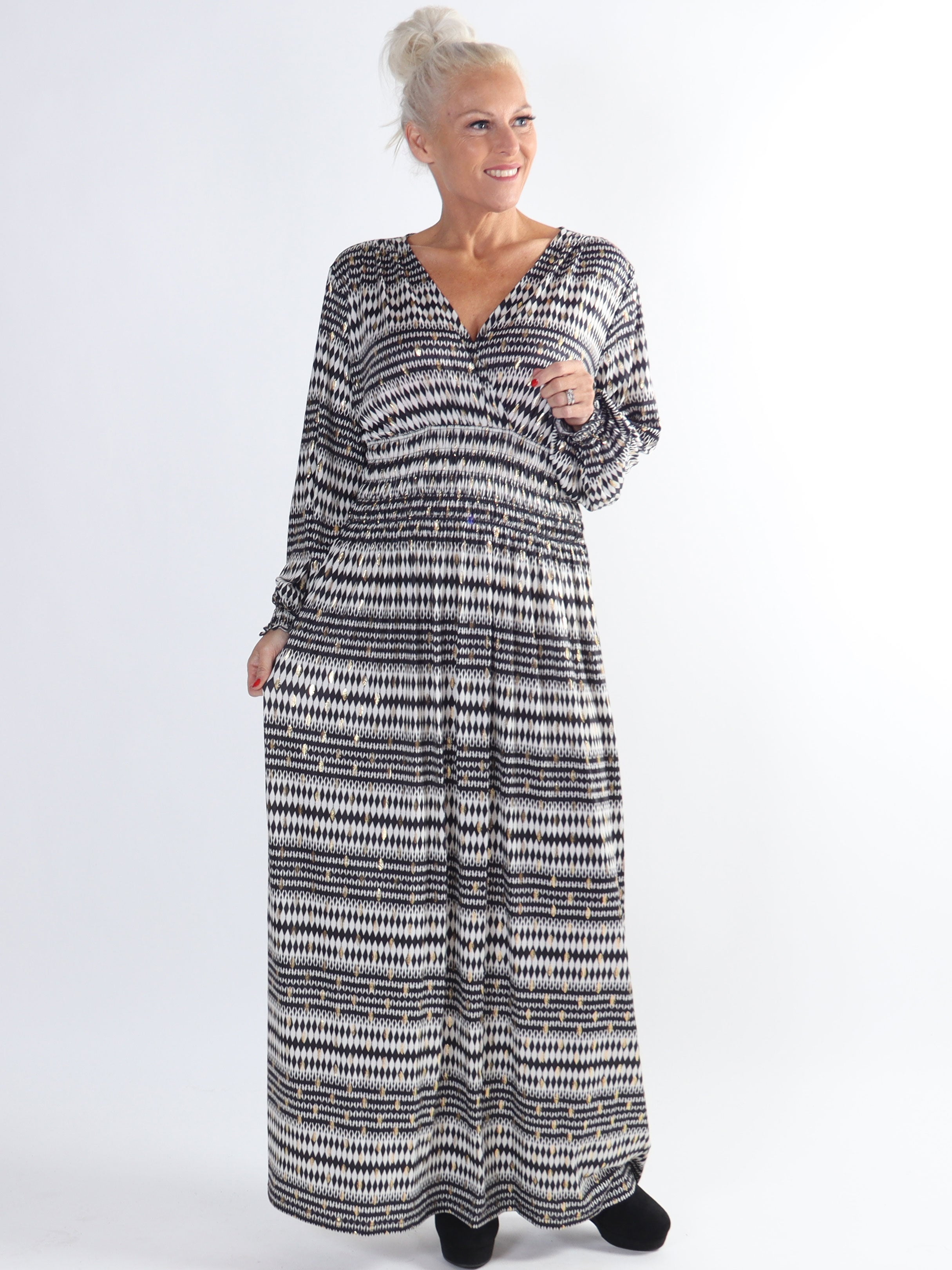 Pams Stripe L/S - Plus size mønstret kjole med gulddetaljer