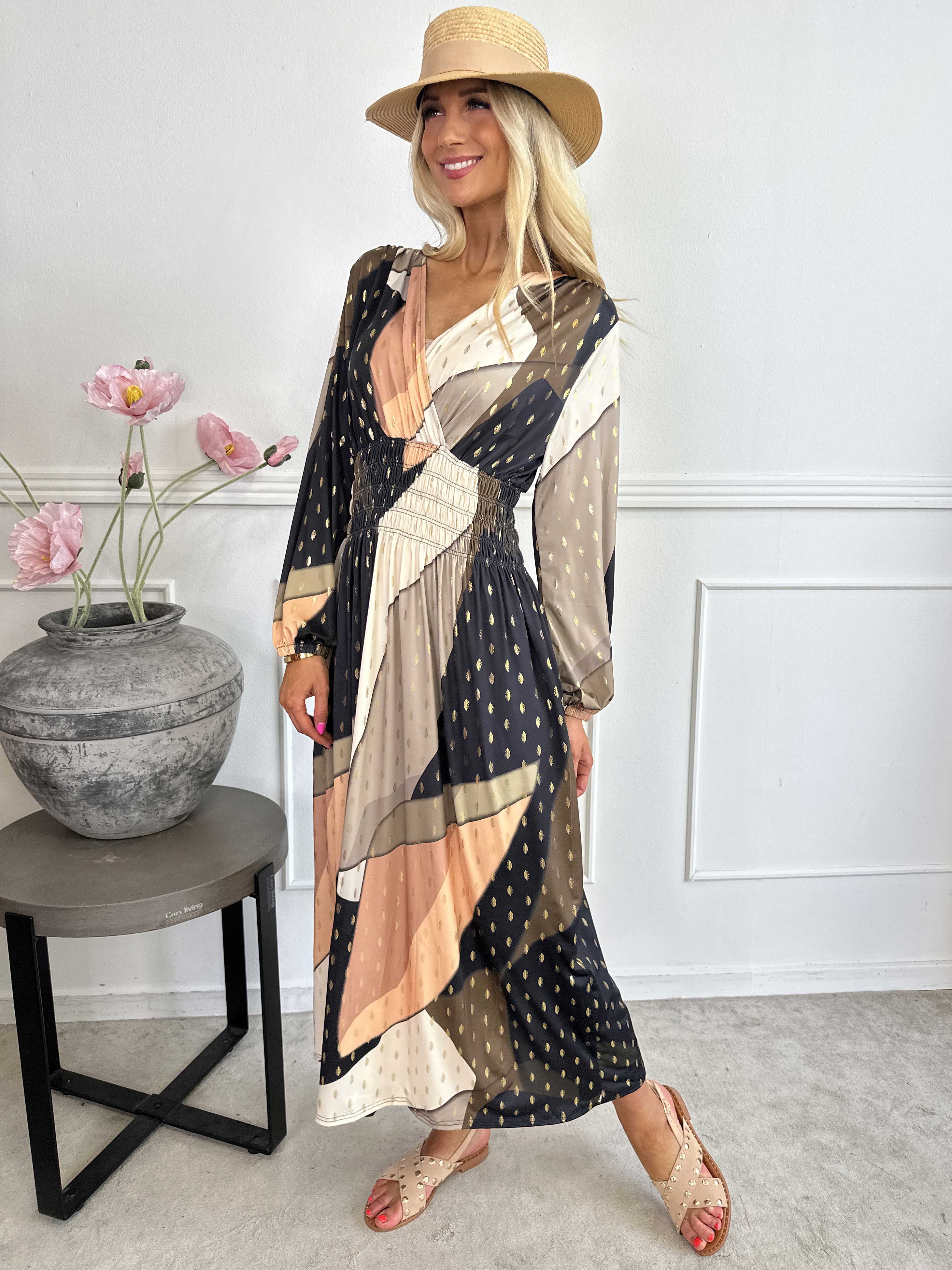 Pams Abstract L/S - Elastisk flerfarvet lang kjole med guld detaljer