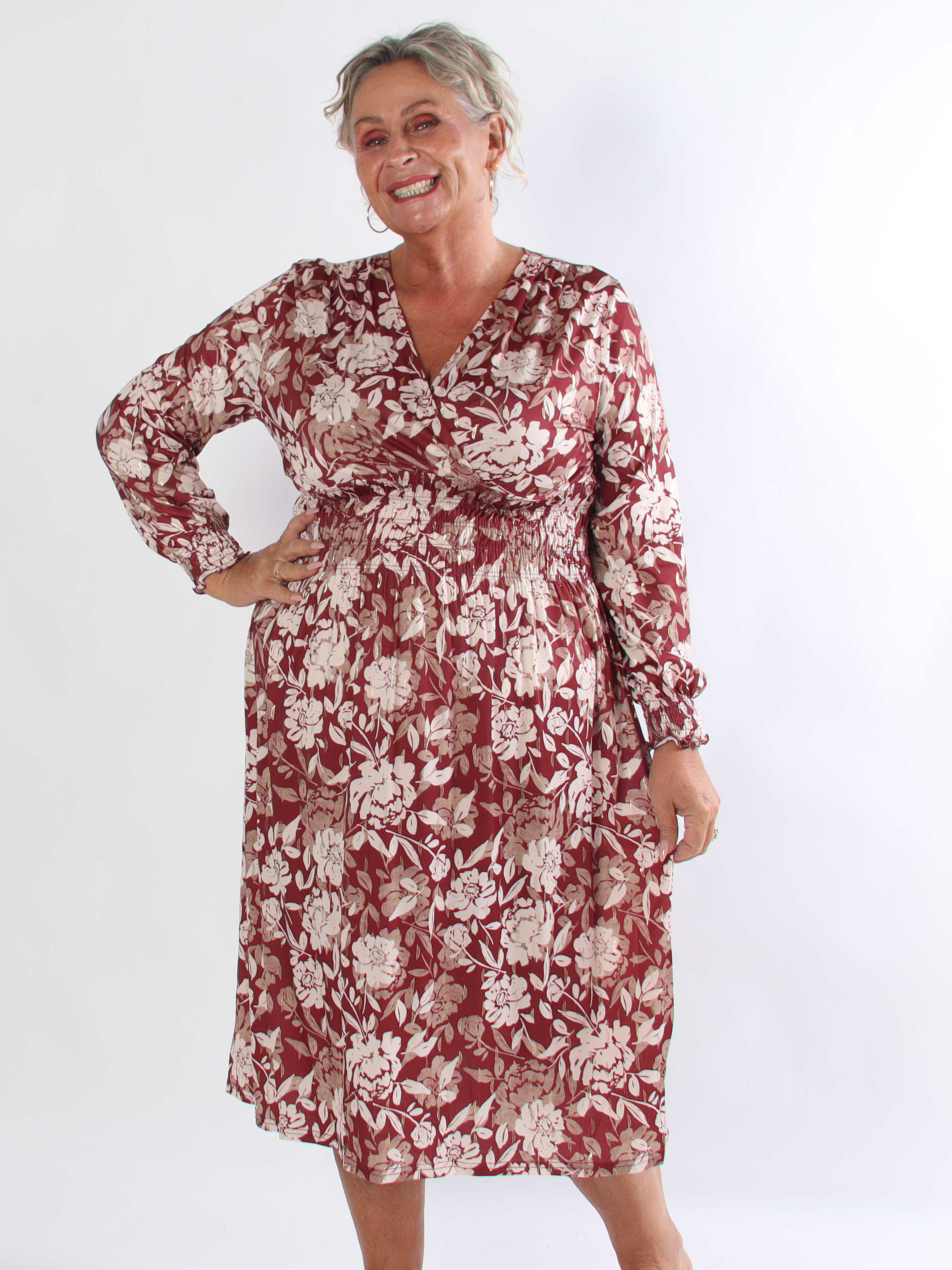 Pams Aroma Midi L/S - Elastisk plus size kjole i blomsterprint med elegante gulddetaljer