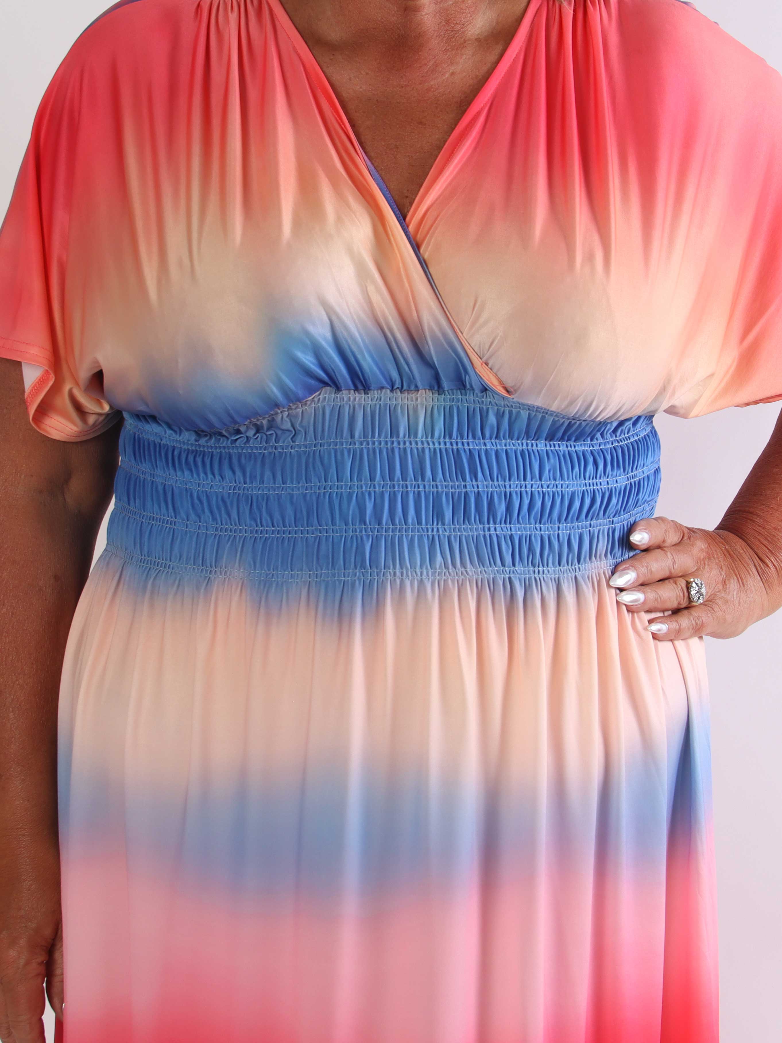Pams Batik - Elastisk plus size flerfarvet kjole med smock i livet