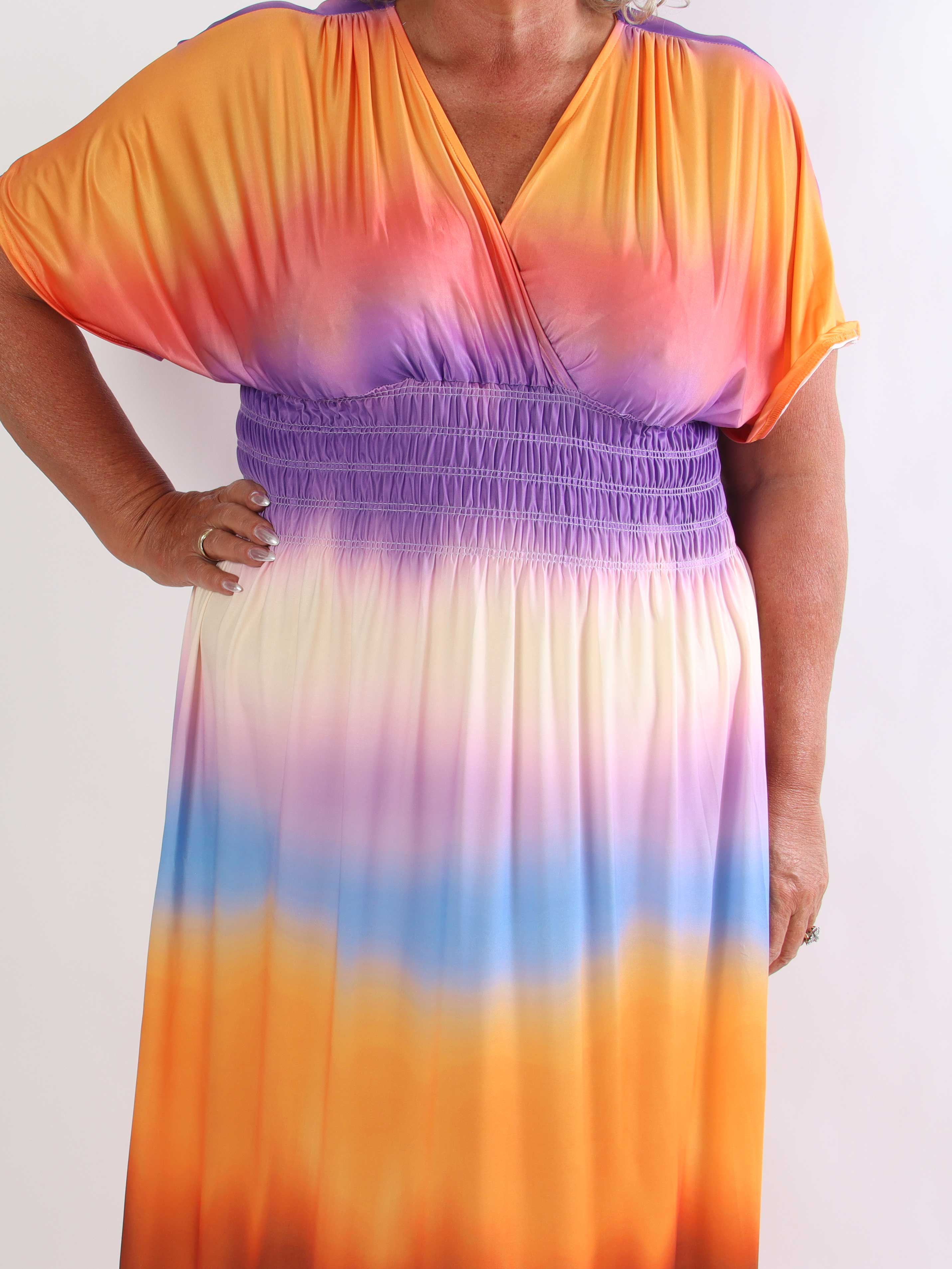 Pams Batik - Elastisk plus size flerfarvet kjole med smock i livet