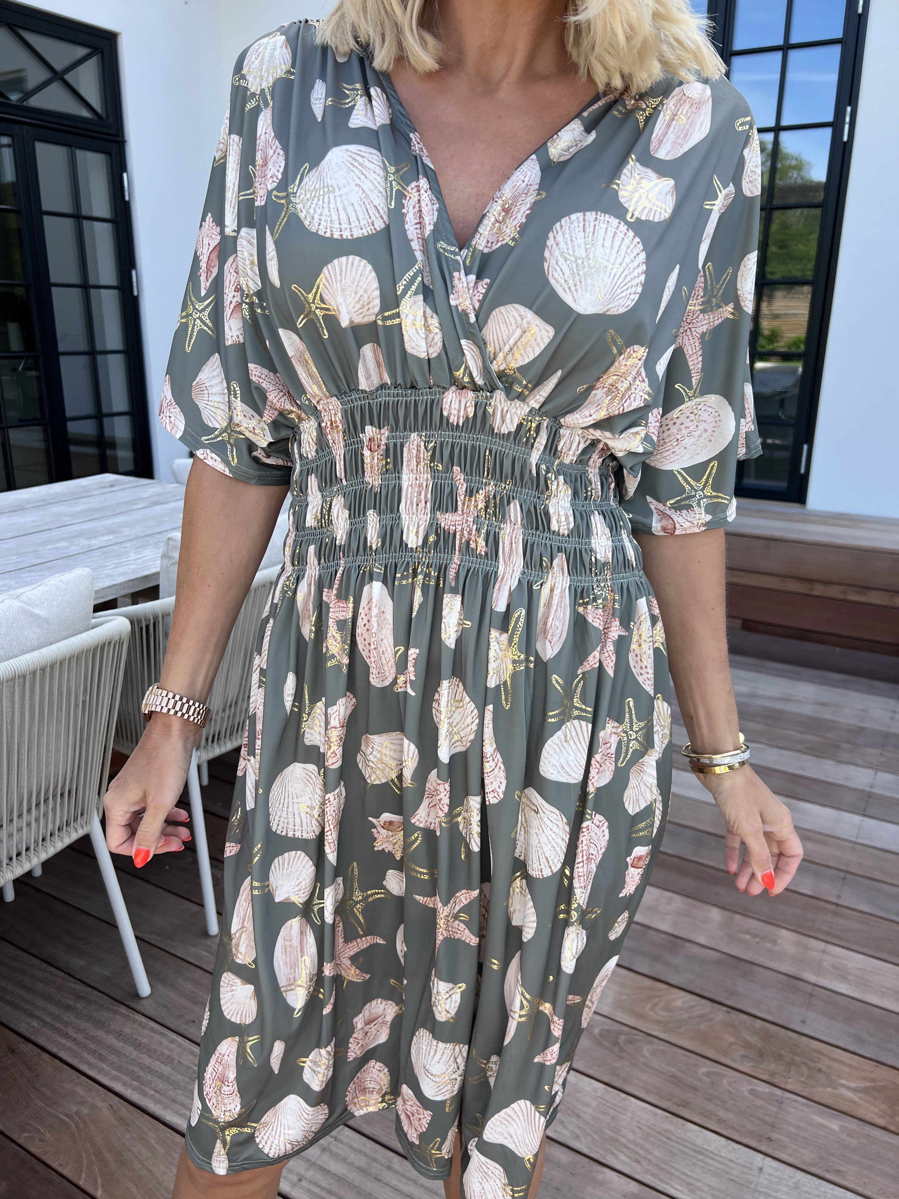 Pams Beach Short - Elastisk kjole med muslinge motiver