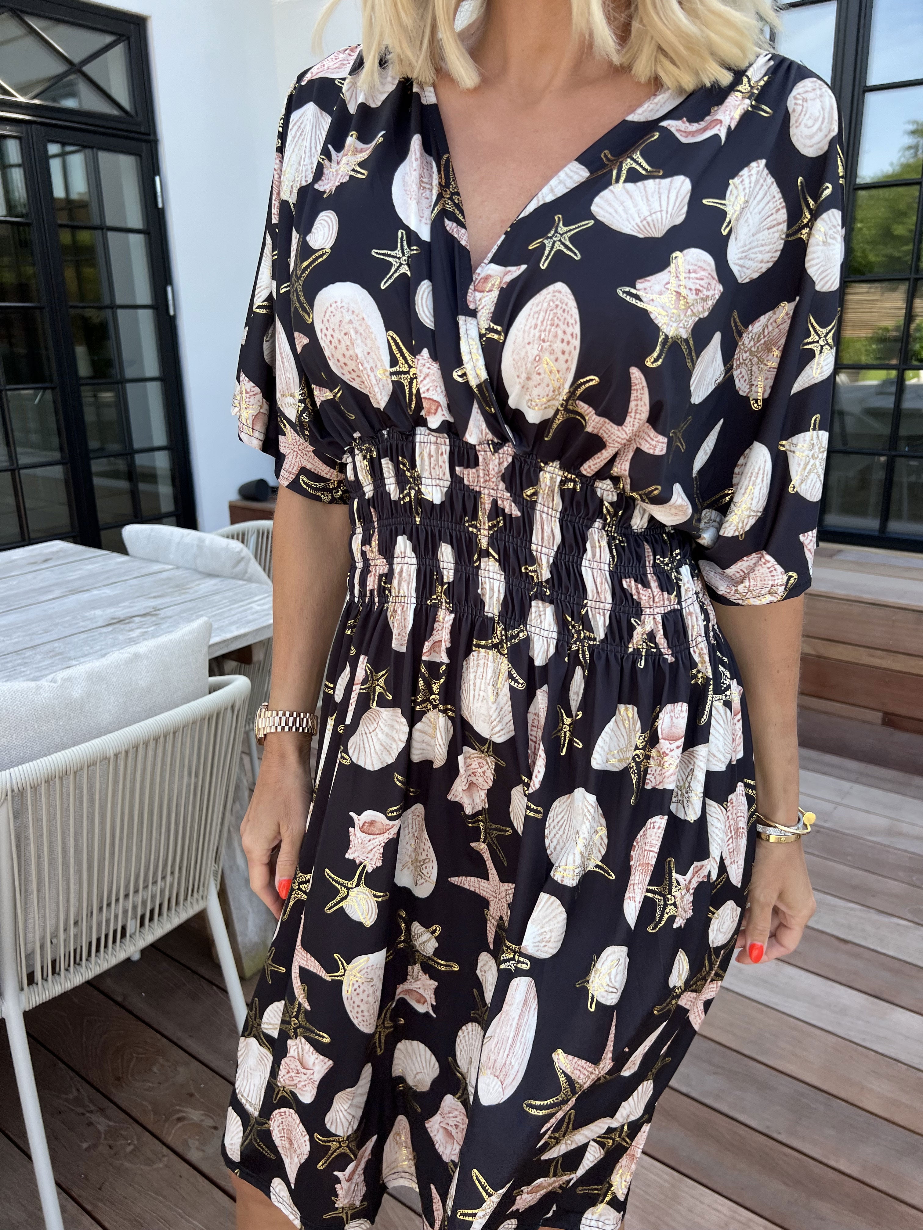 Pams Beach Short - Elastisk kjole med muslinge motiver