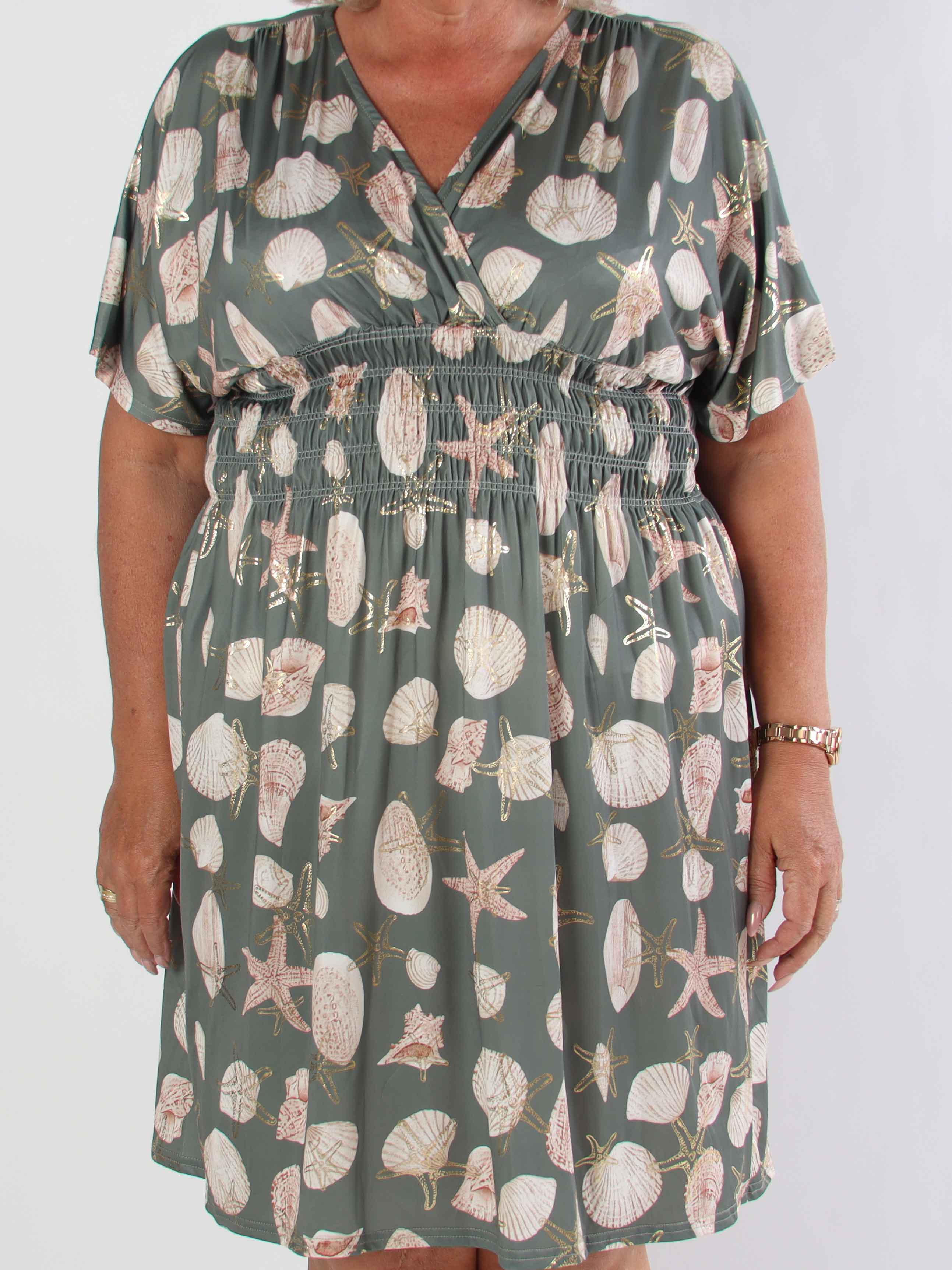 Pams Beach Short - Elastisk plus size kjole med muslinge motiver