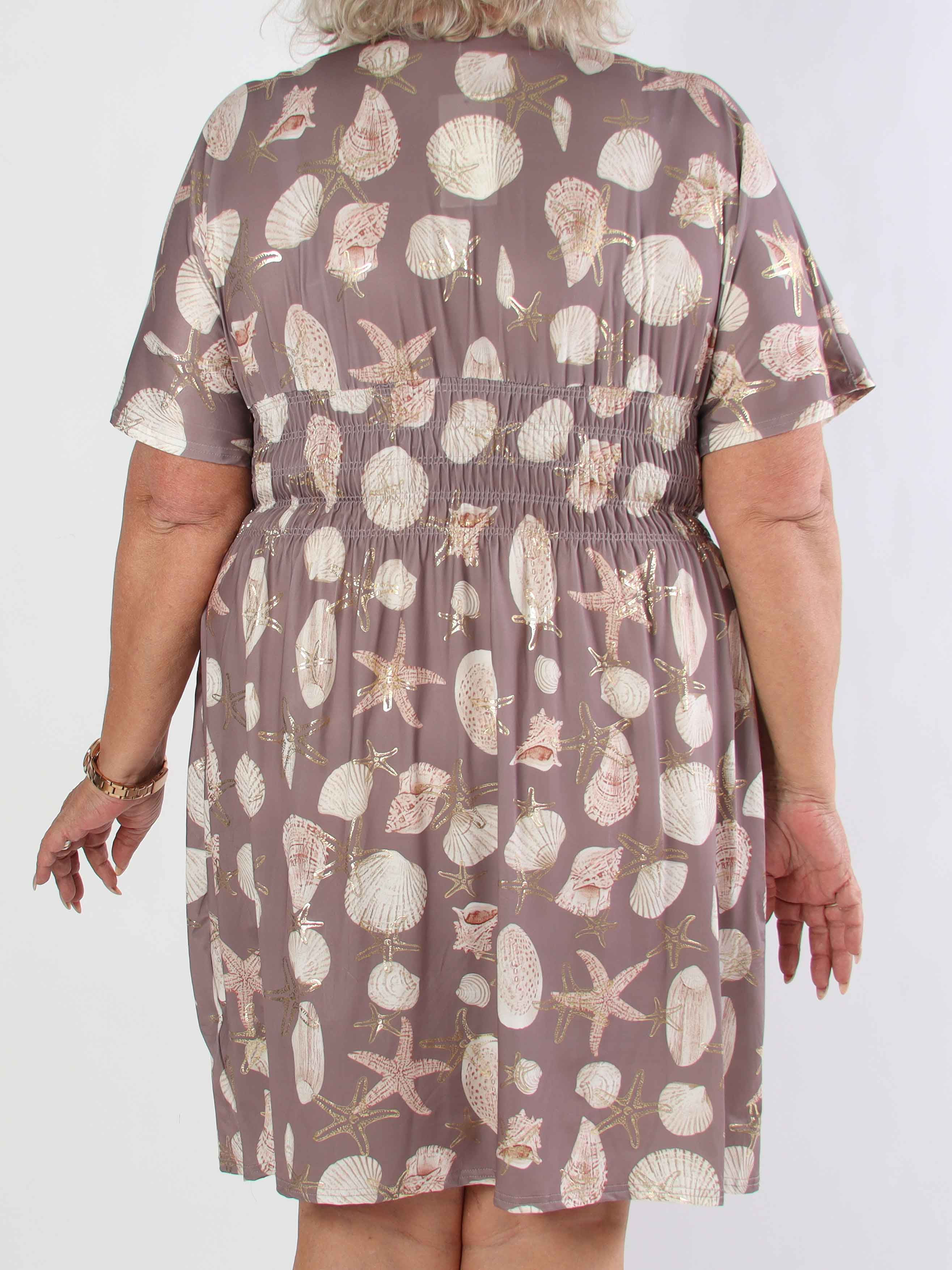 Pams Beach Short - Elastisk plus size kjole med muslinge motiver