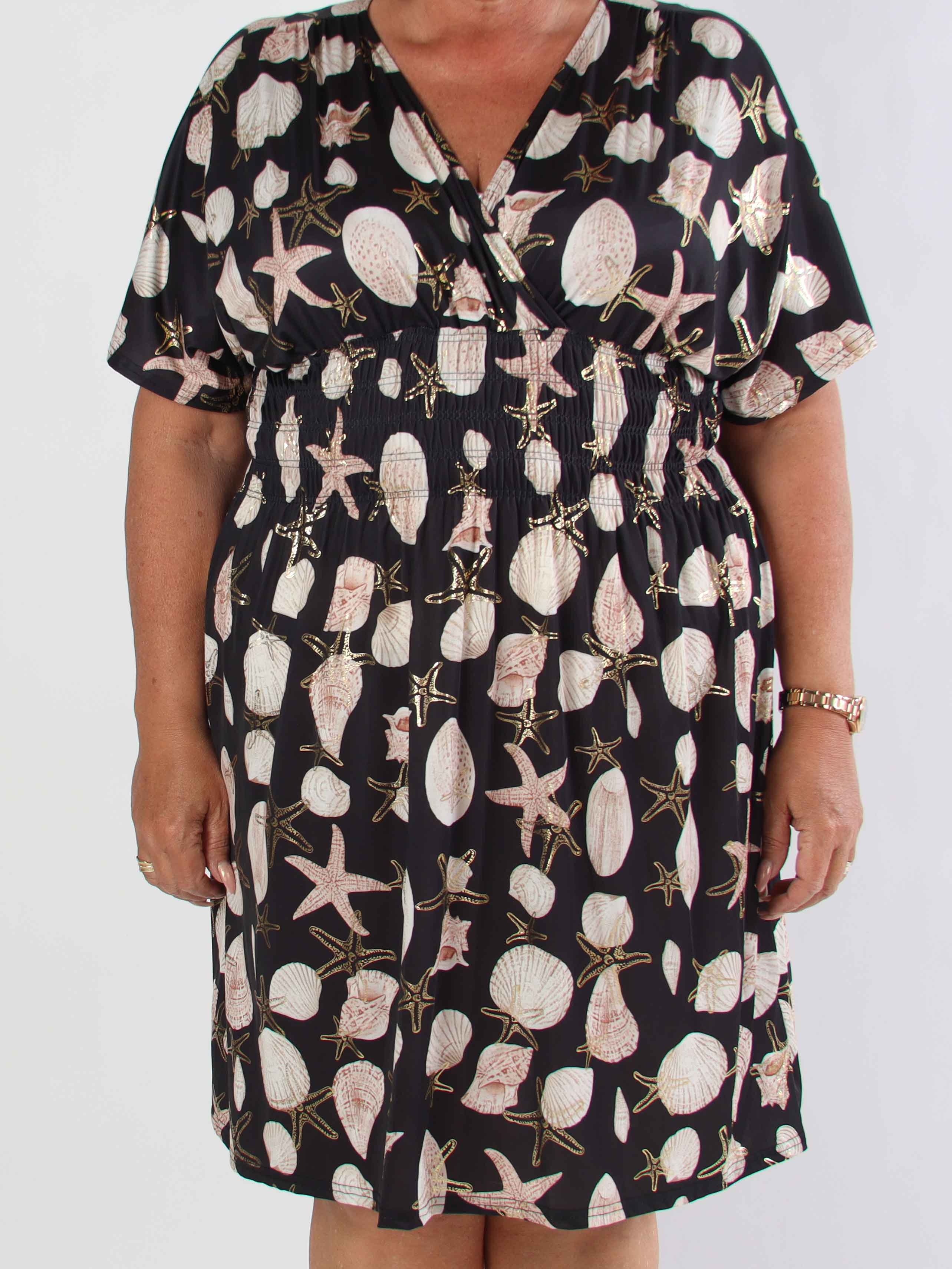 Pams Beach Short - Elastisk plus size kjole med muslinge motiver