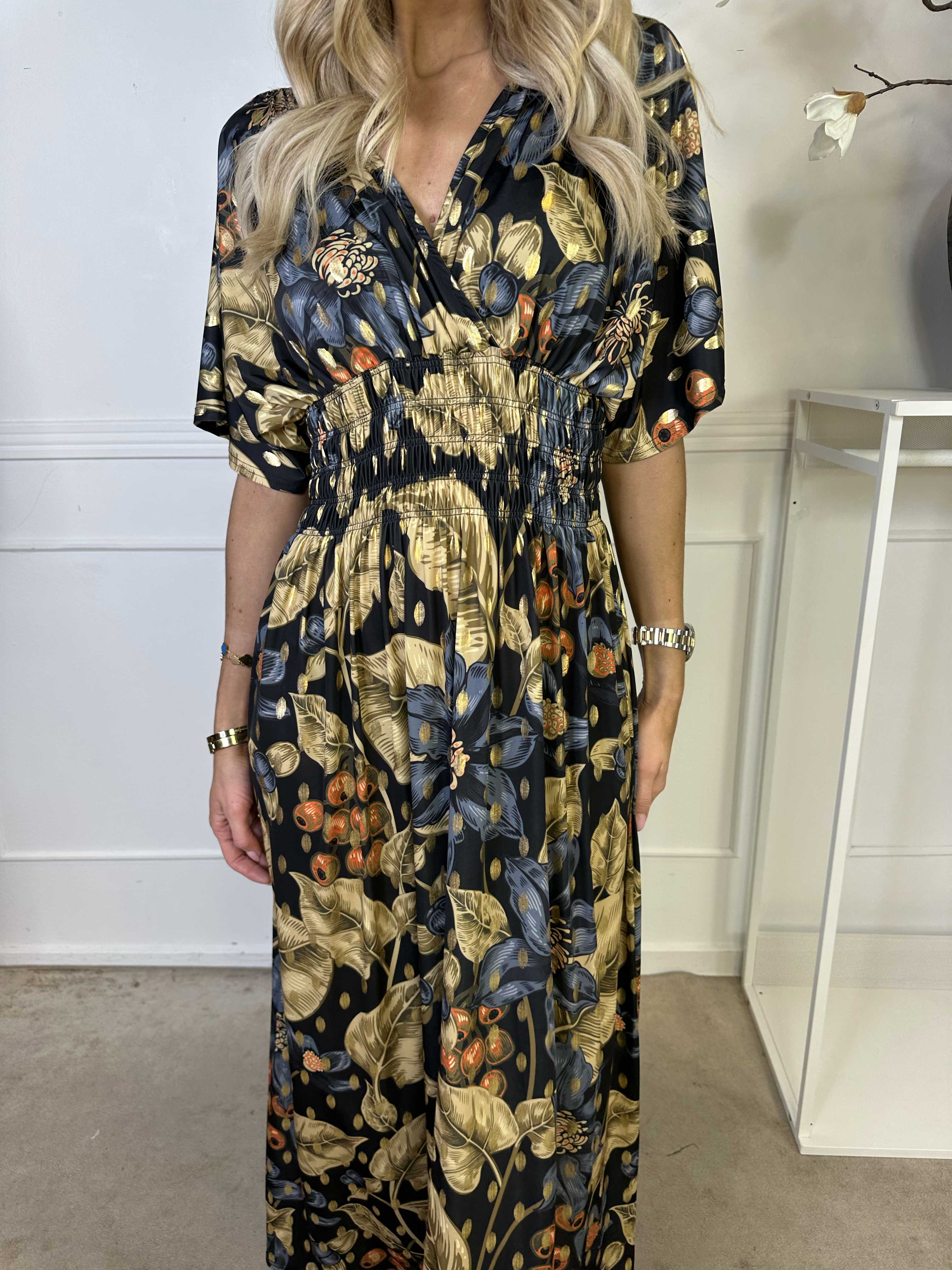 Pams Berry - Lang elastisk kjole med smock i livet