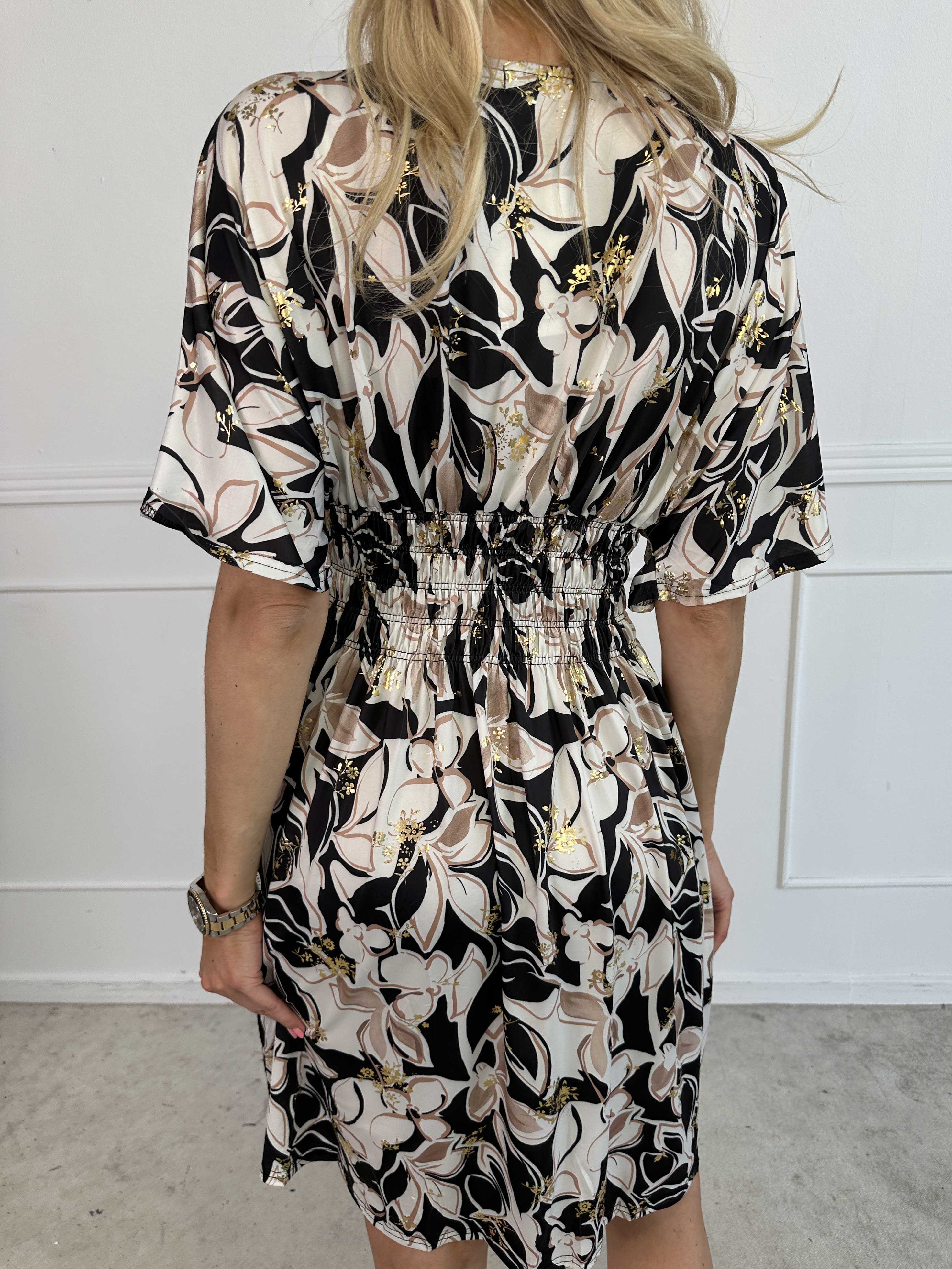 Pams Blossoming Short - Elastisk mønstret kjole med smock