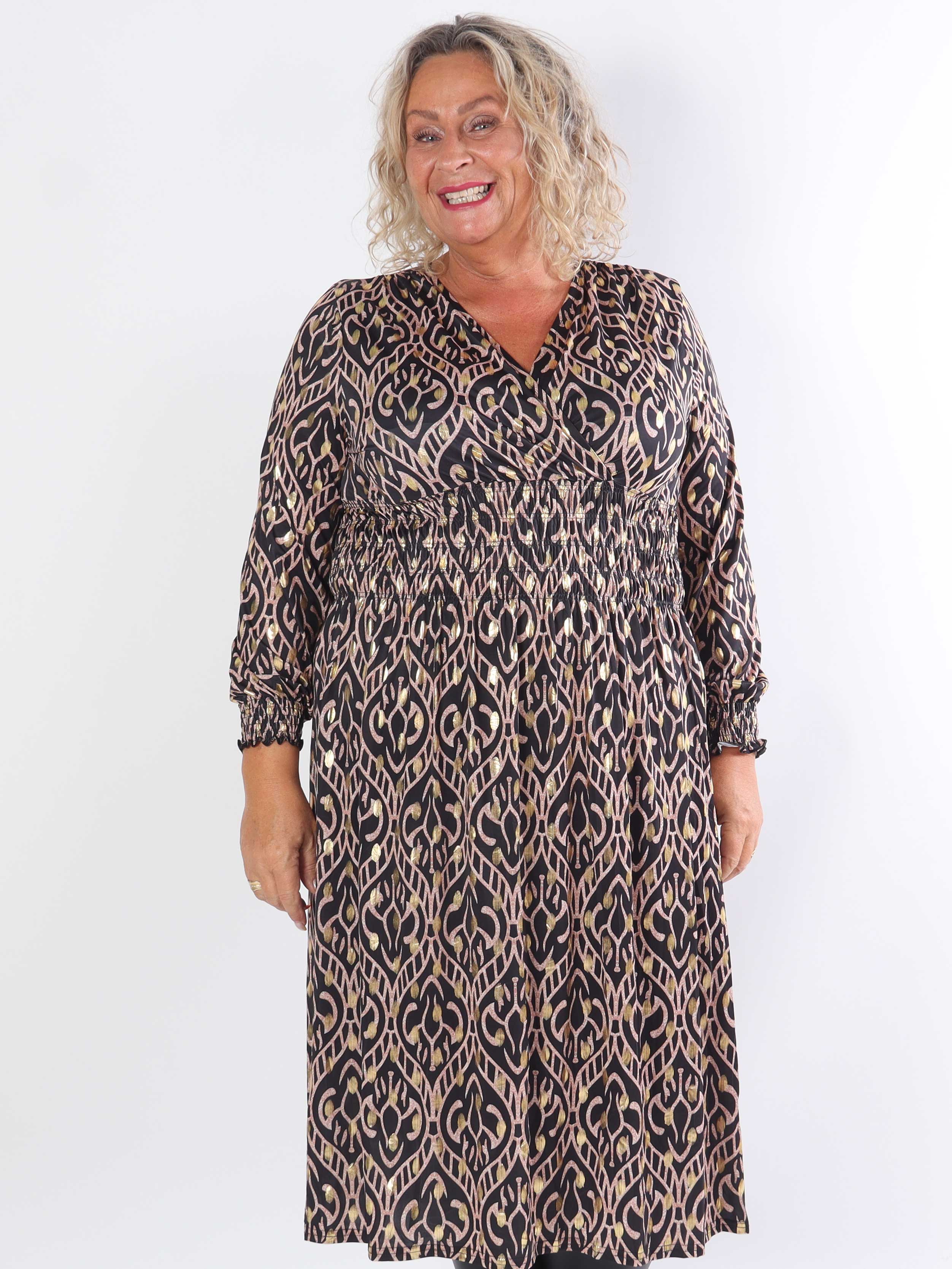 Pams Boho Midi L/S - Elastisk plus size kjole i krølfrit stof