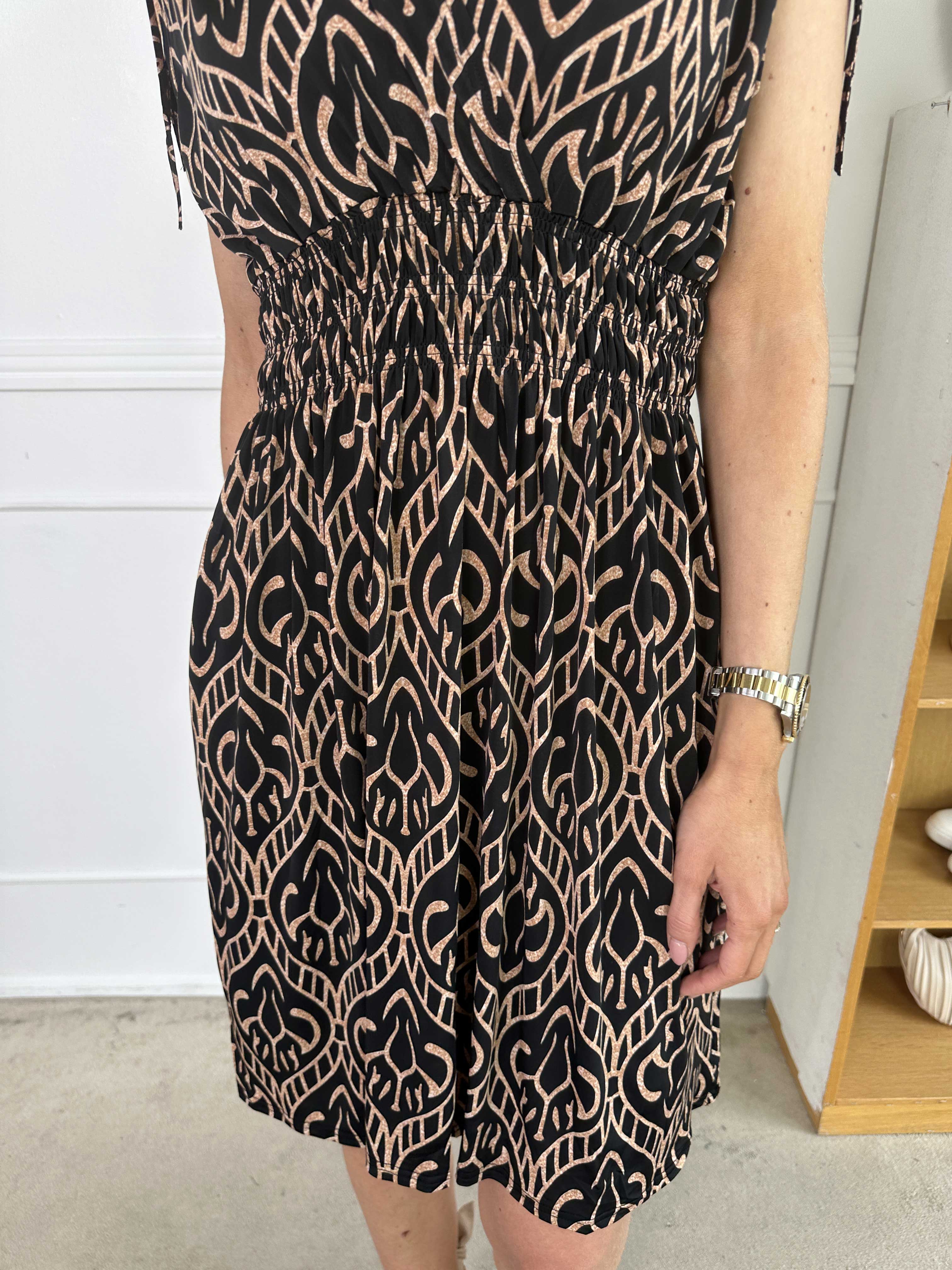 Pams Boho Short - Kort elastisk kjole i krølfrit stof