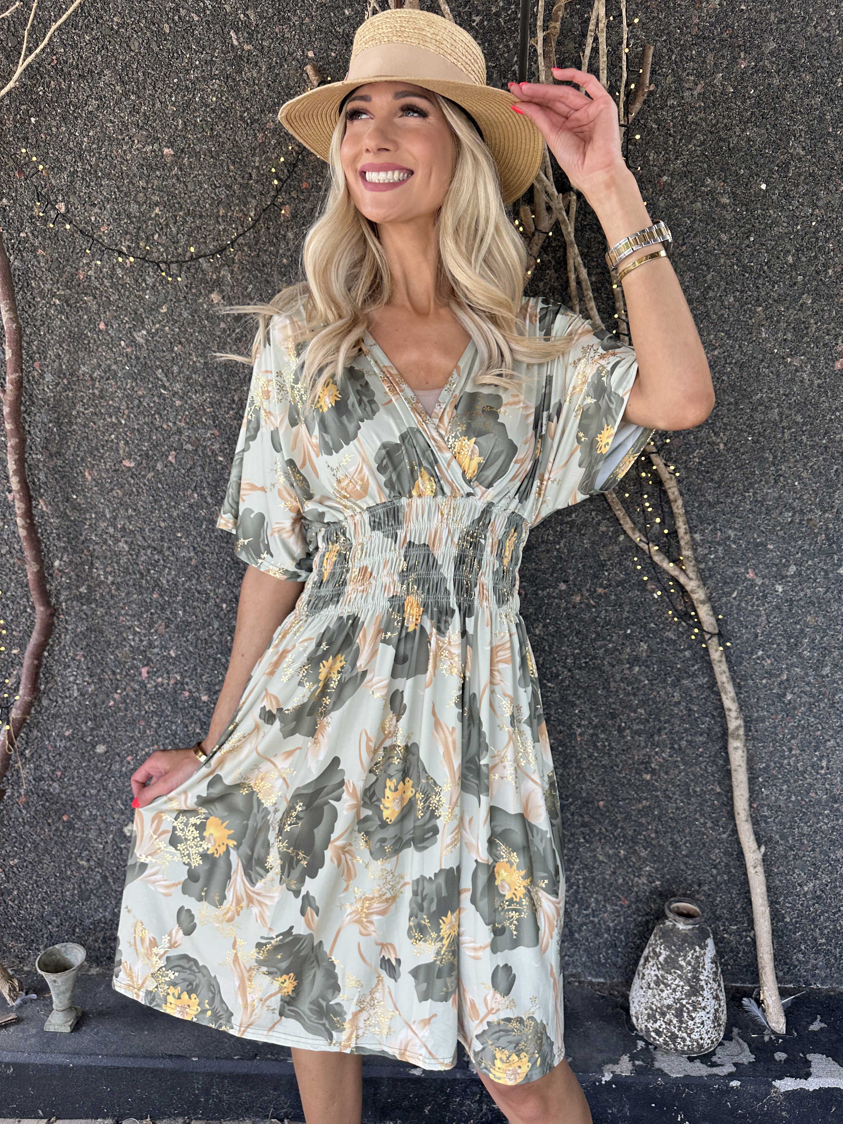 Pams Botanic Short - Elastisk kjole med blomstermotiver