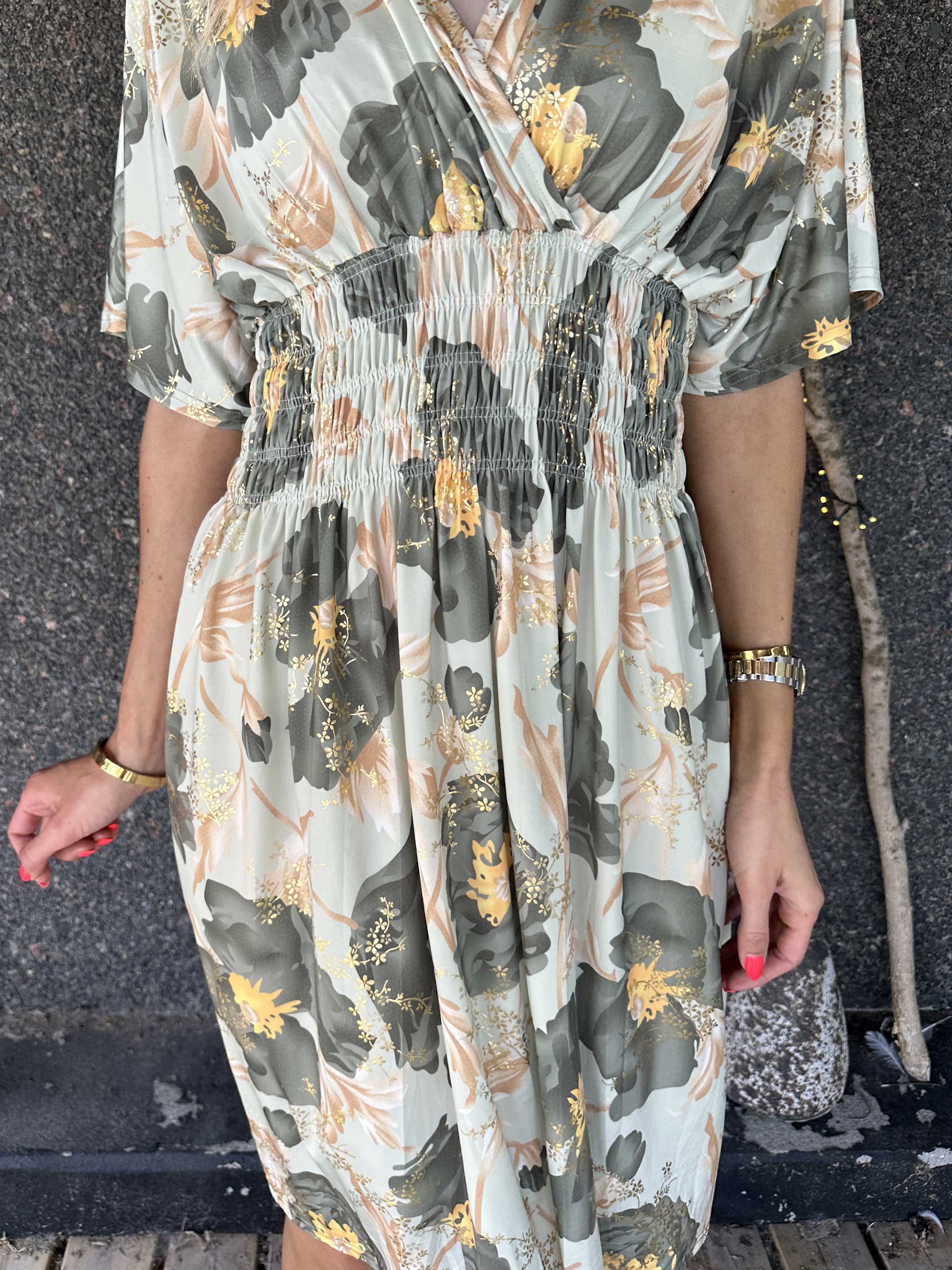 Pams Botanic Short - Elastisk kjole med blomstermotiver