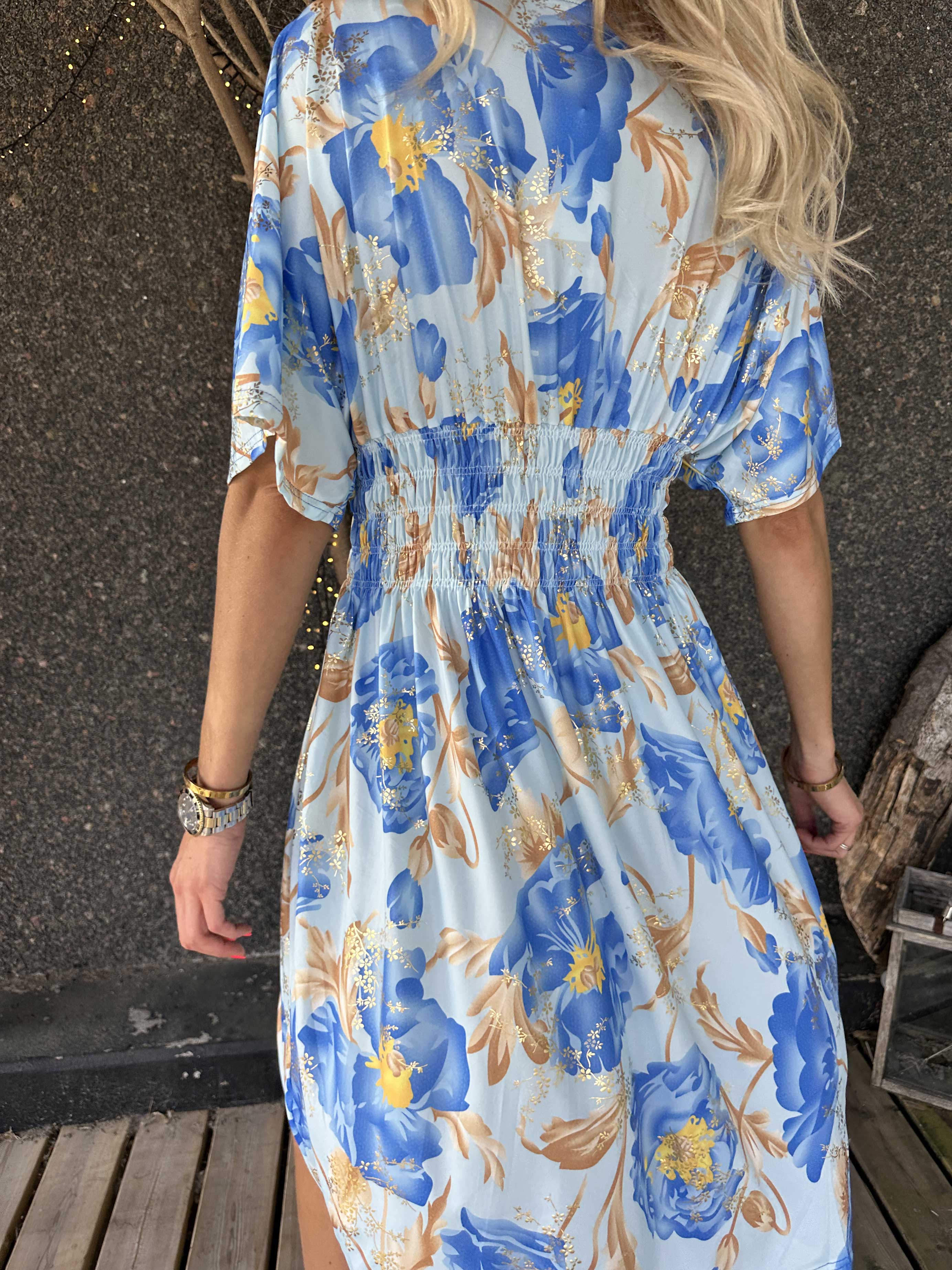 Pams Botanic Short - Elastisk kjole med blomstermotiver