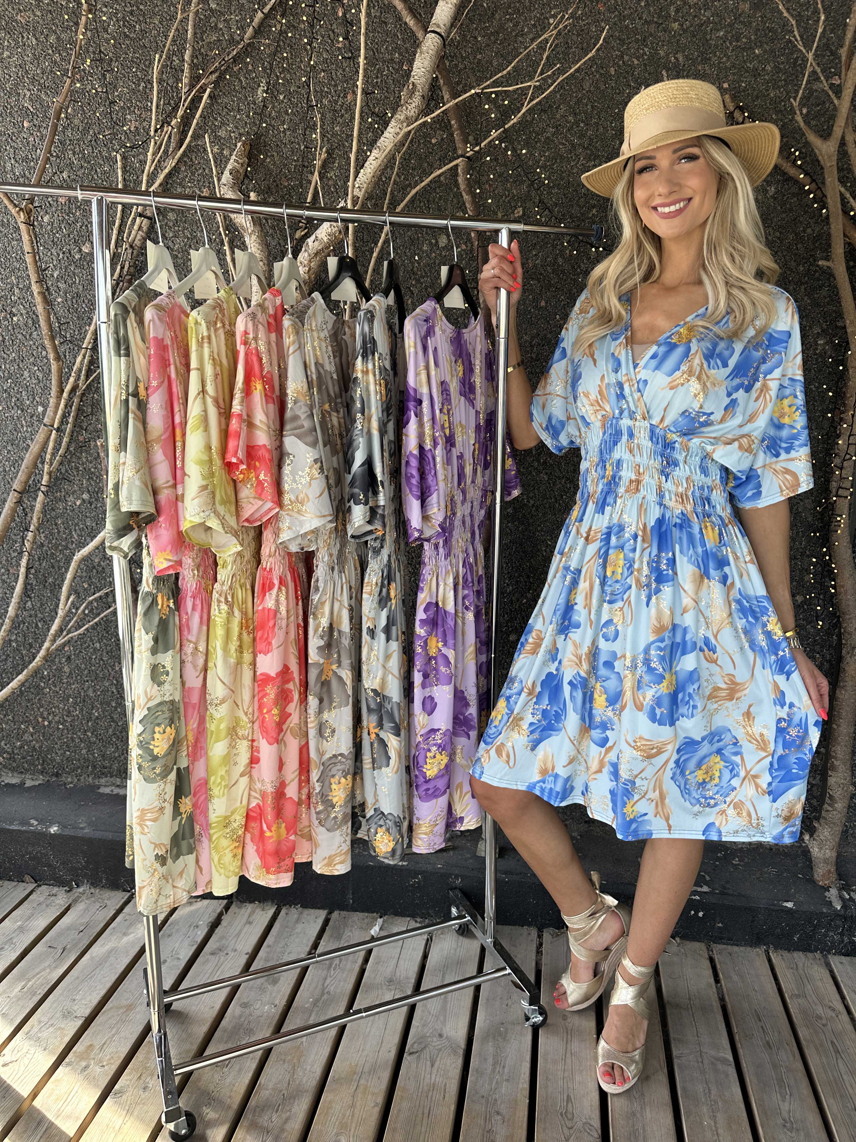 Pams Botanic Short - Elastisk kjole med blomstermotiver