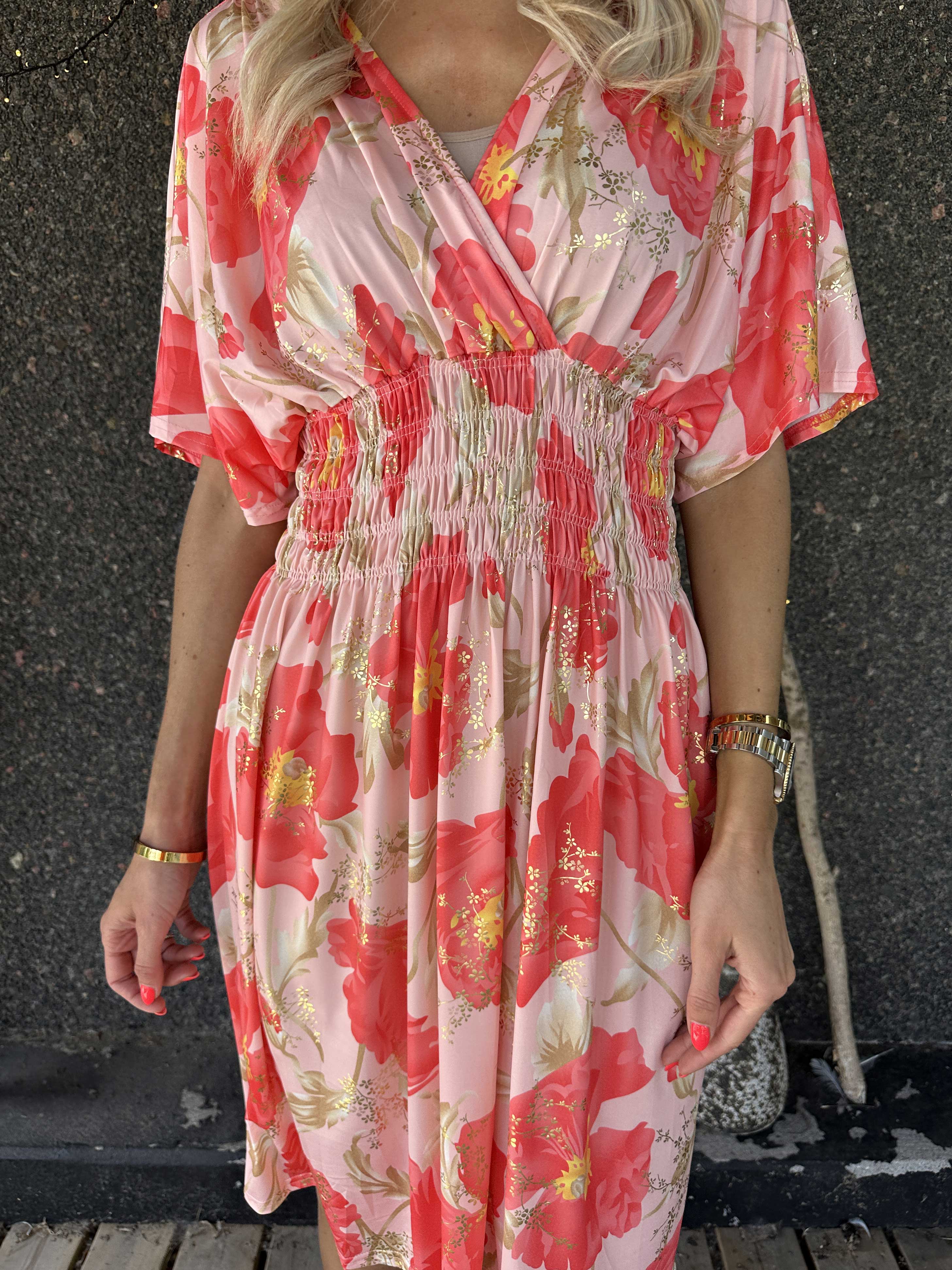 Pams Botanic Short - Elastisk kjole med blomstermotiver